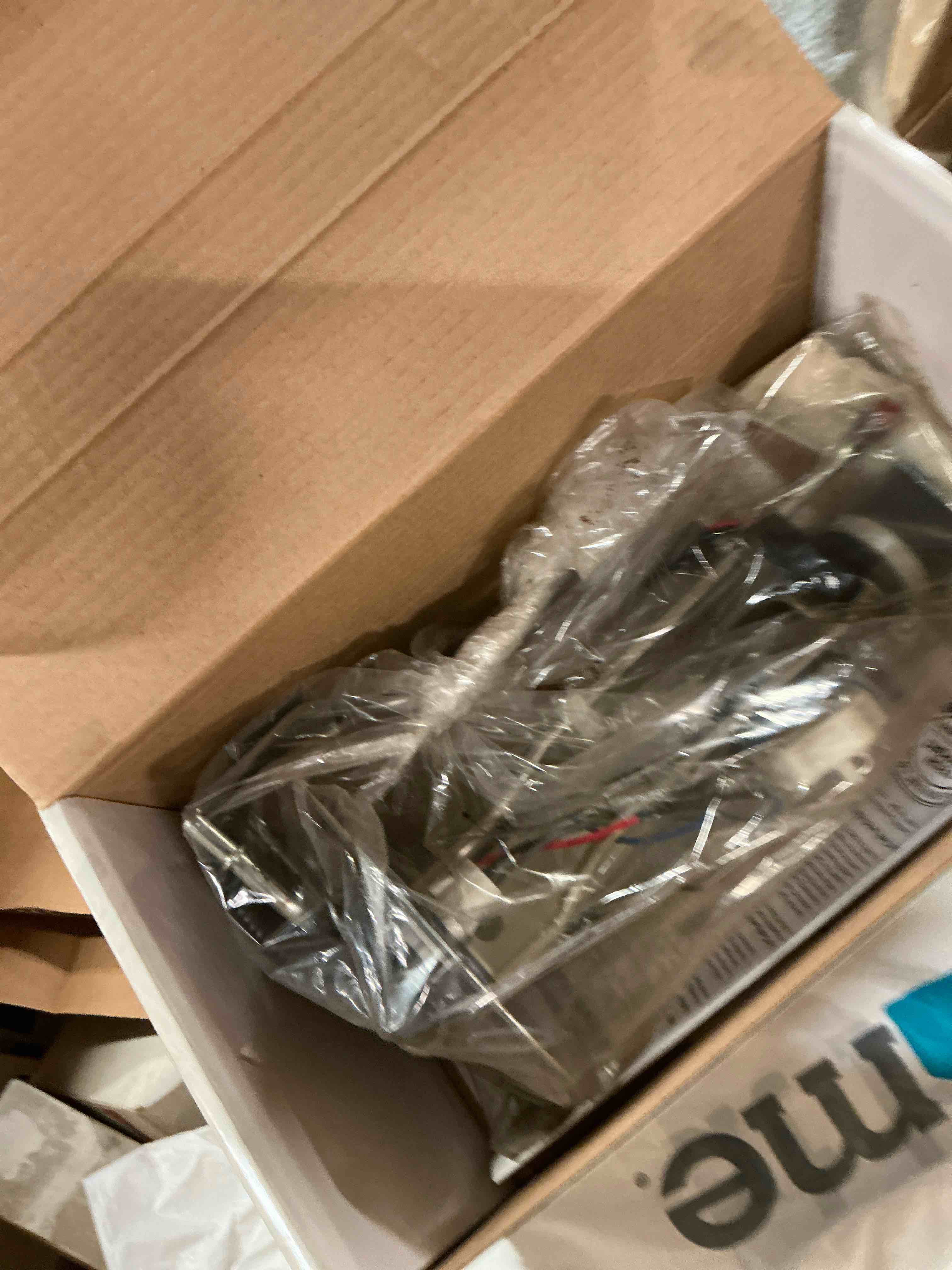 https://s3.amazonaws.com/lotting-images-prod/bidfta/TEA1657503_1751655898527.jpeg