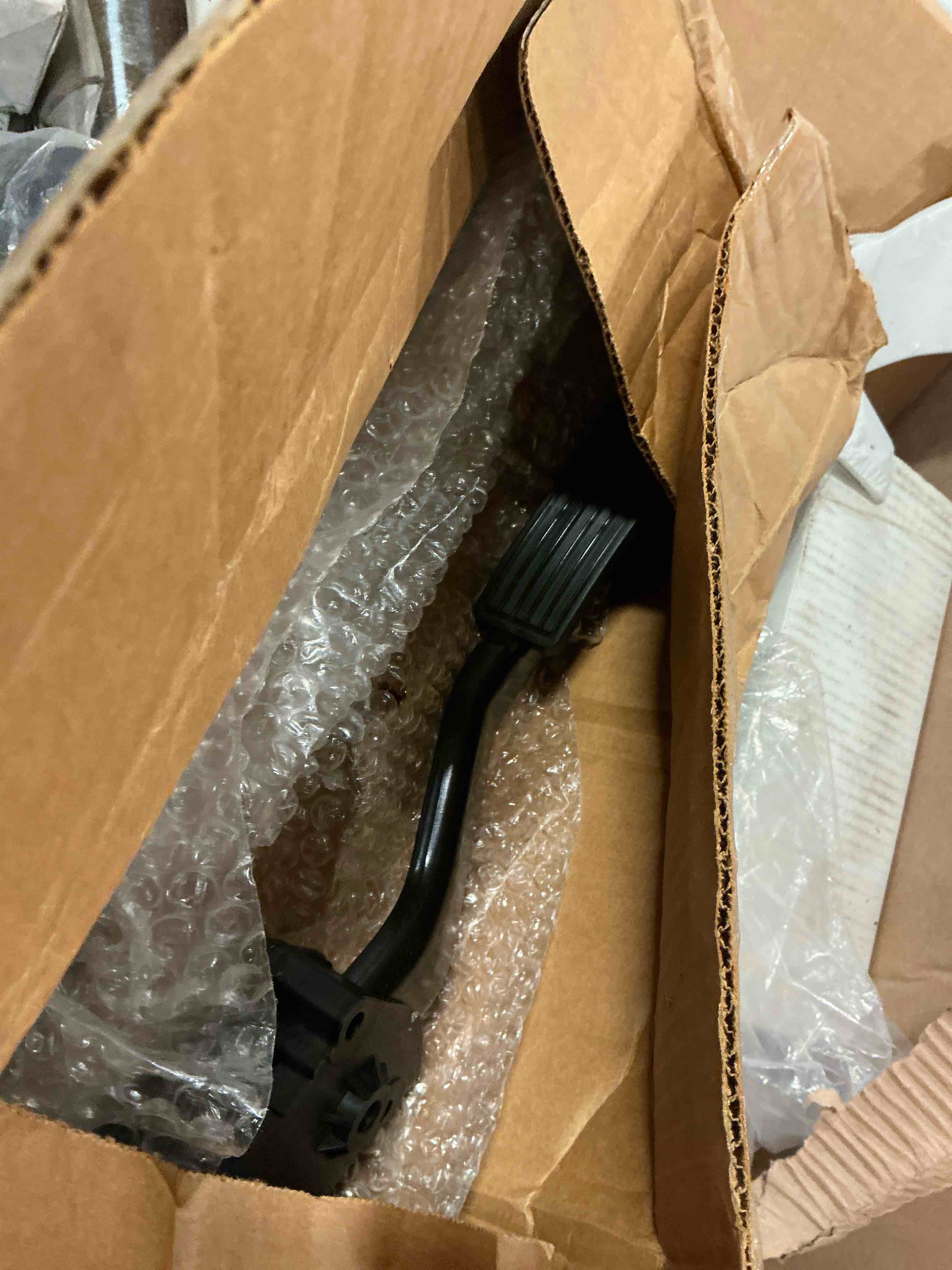 https://s3.amazonaws.com/lotting-images-prod/bidfta/TEA1658093_1752246635528.jpeg