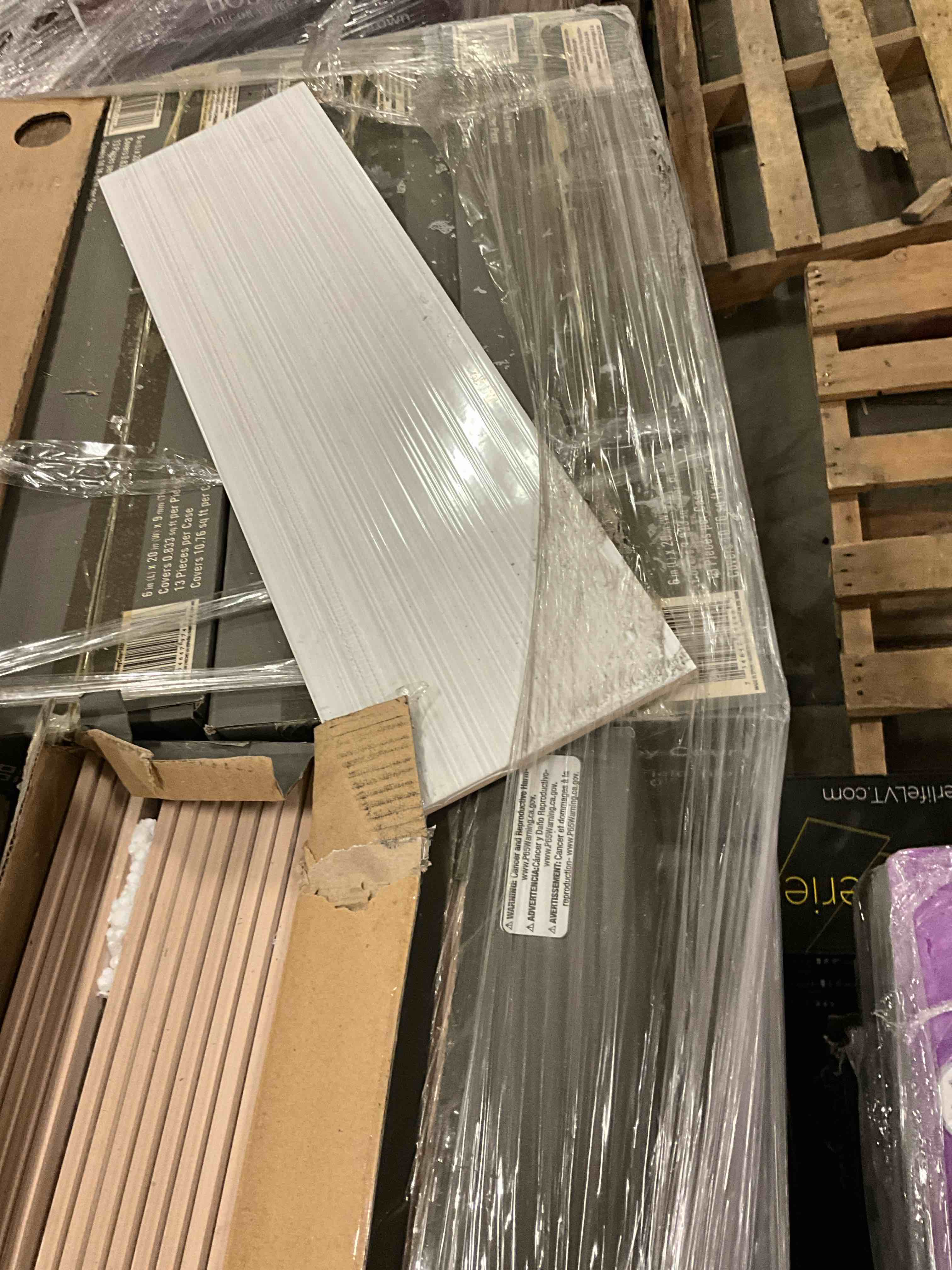 https://s3.amazonaws.com/lotting-images-prod/bidfta/TEA1658189_1752346065359.jpeg