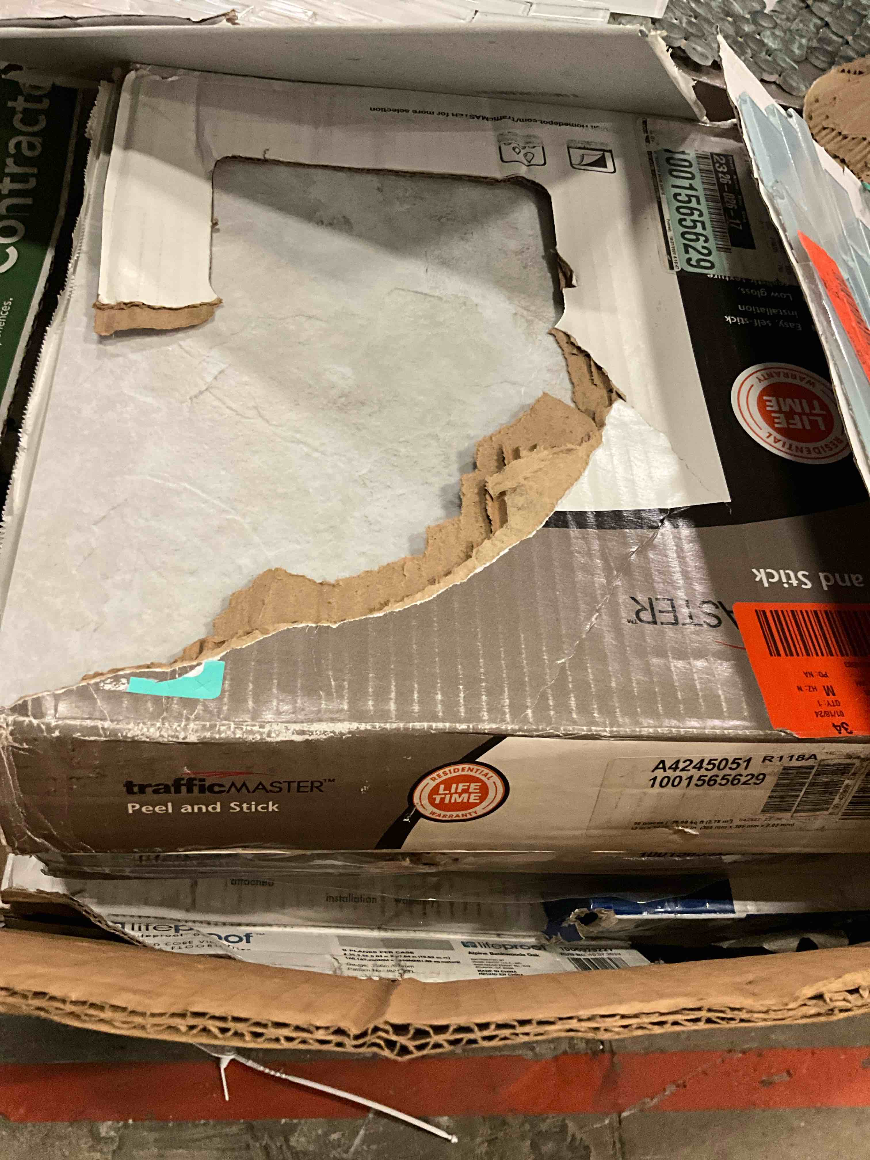 https://s3.amazonaws.com/lotting-images-prod/bidfta/TEA1658192_1752352725501.jpeg