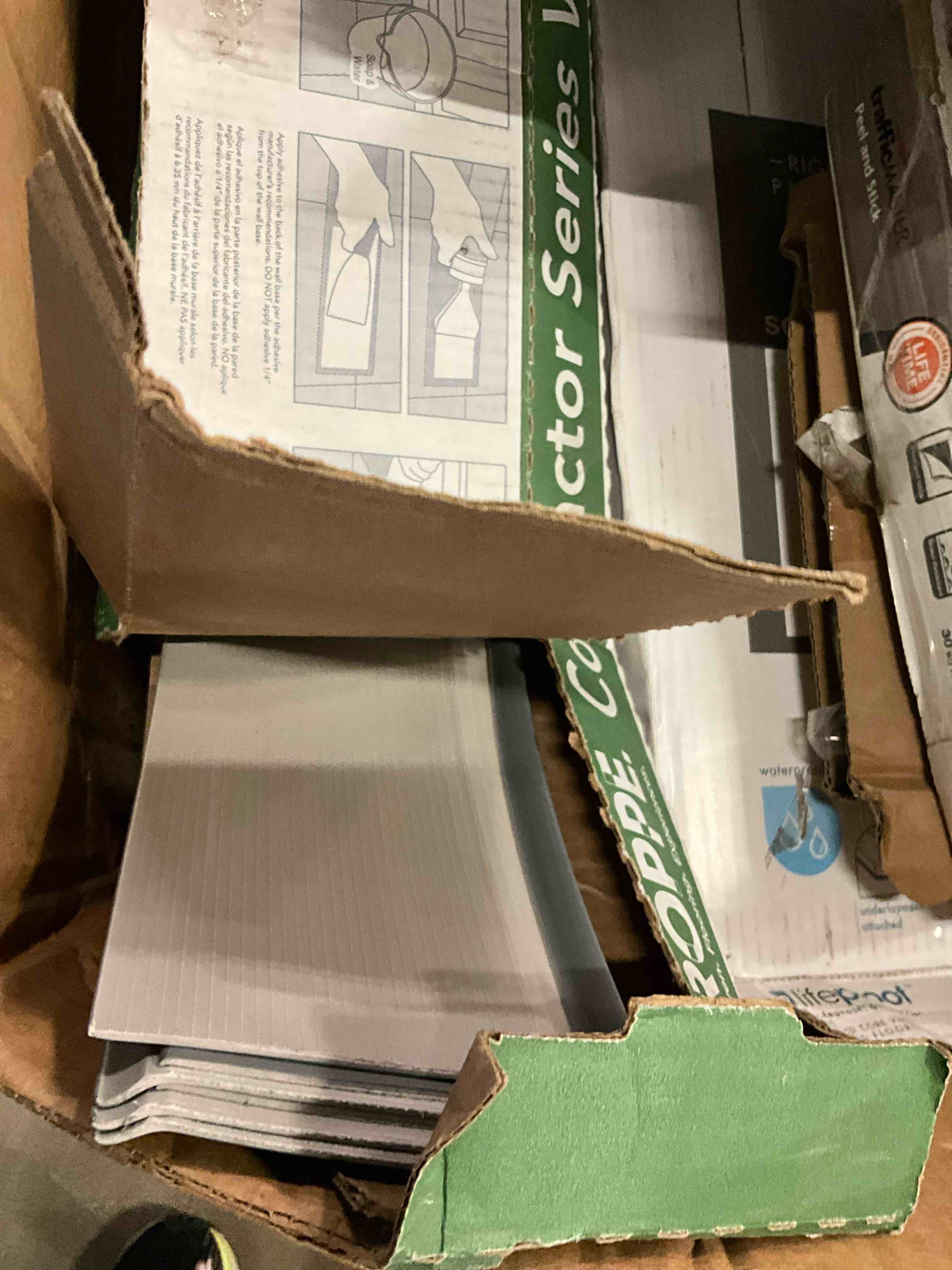 https://s3.amazonaws.com/lotting-images-prod/bidfta/TEA1658192_1752352741129.jpeg