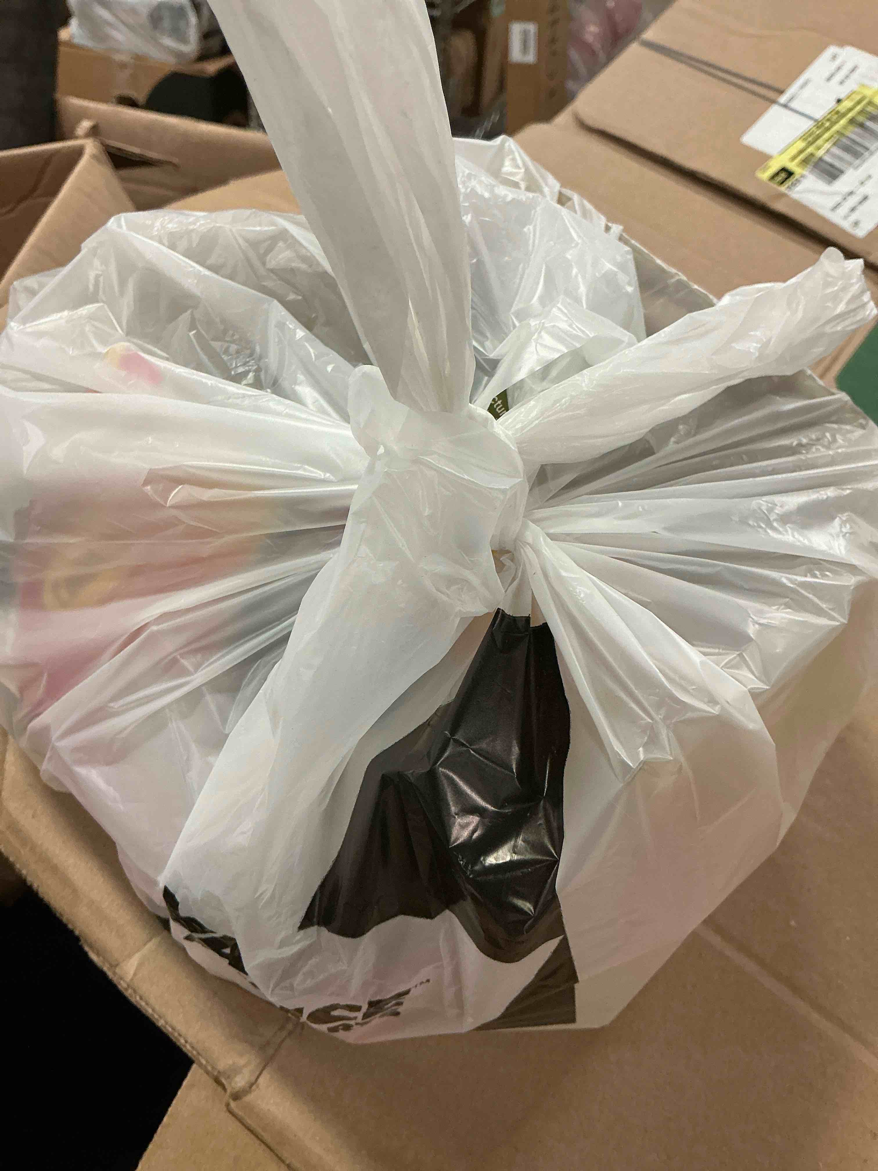 https://s3.amazonaws.com/lotting-images-prod/bidfta/TEA1658292_1752605125265.jpeg