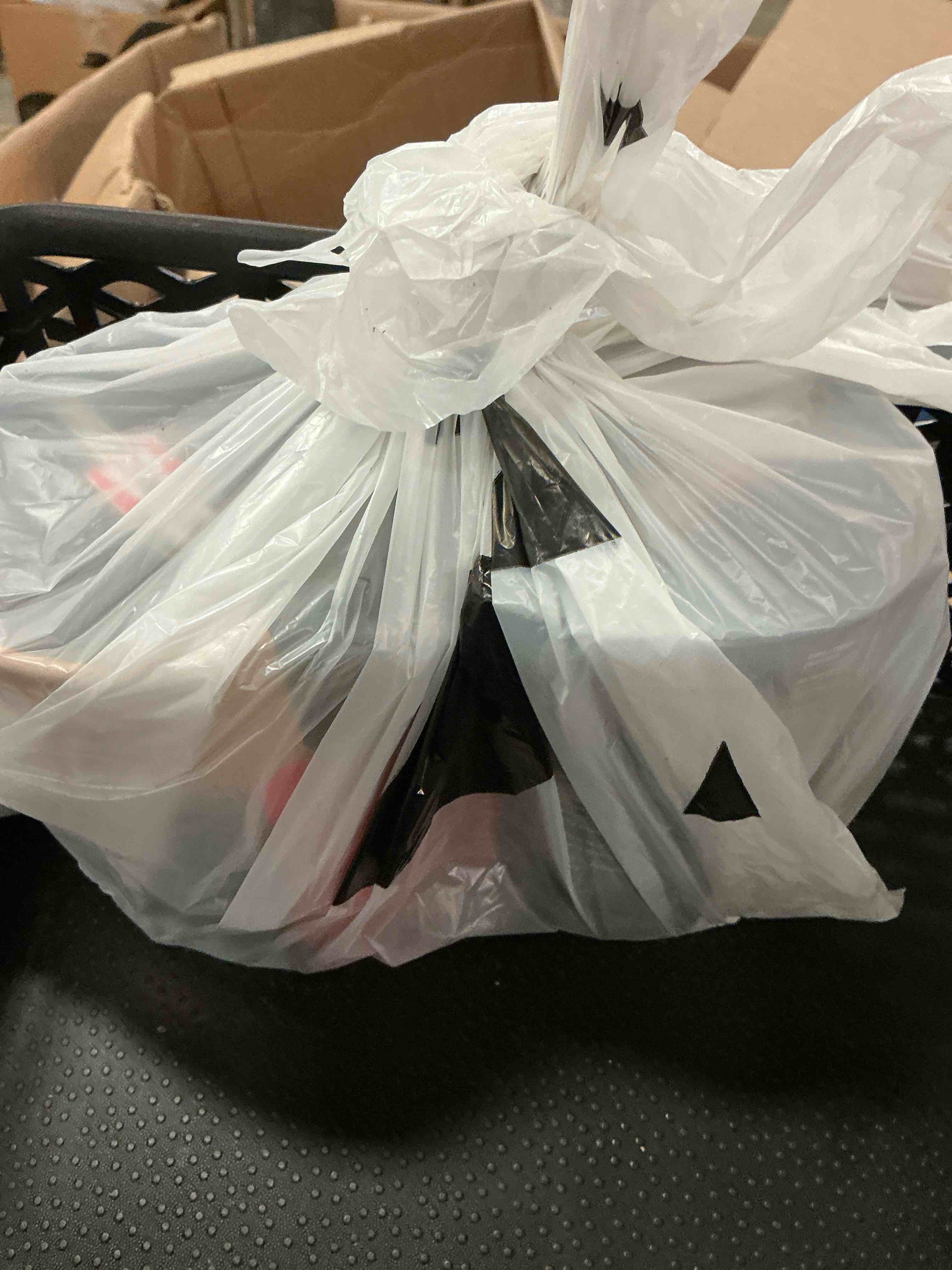 https://s3.amazonaws.com/lotting-images-prod/bidfta/TEA1658314_1752610386642.jpeg
