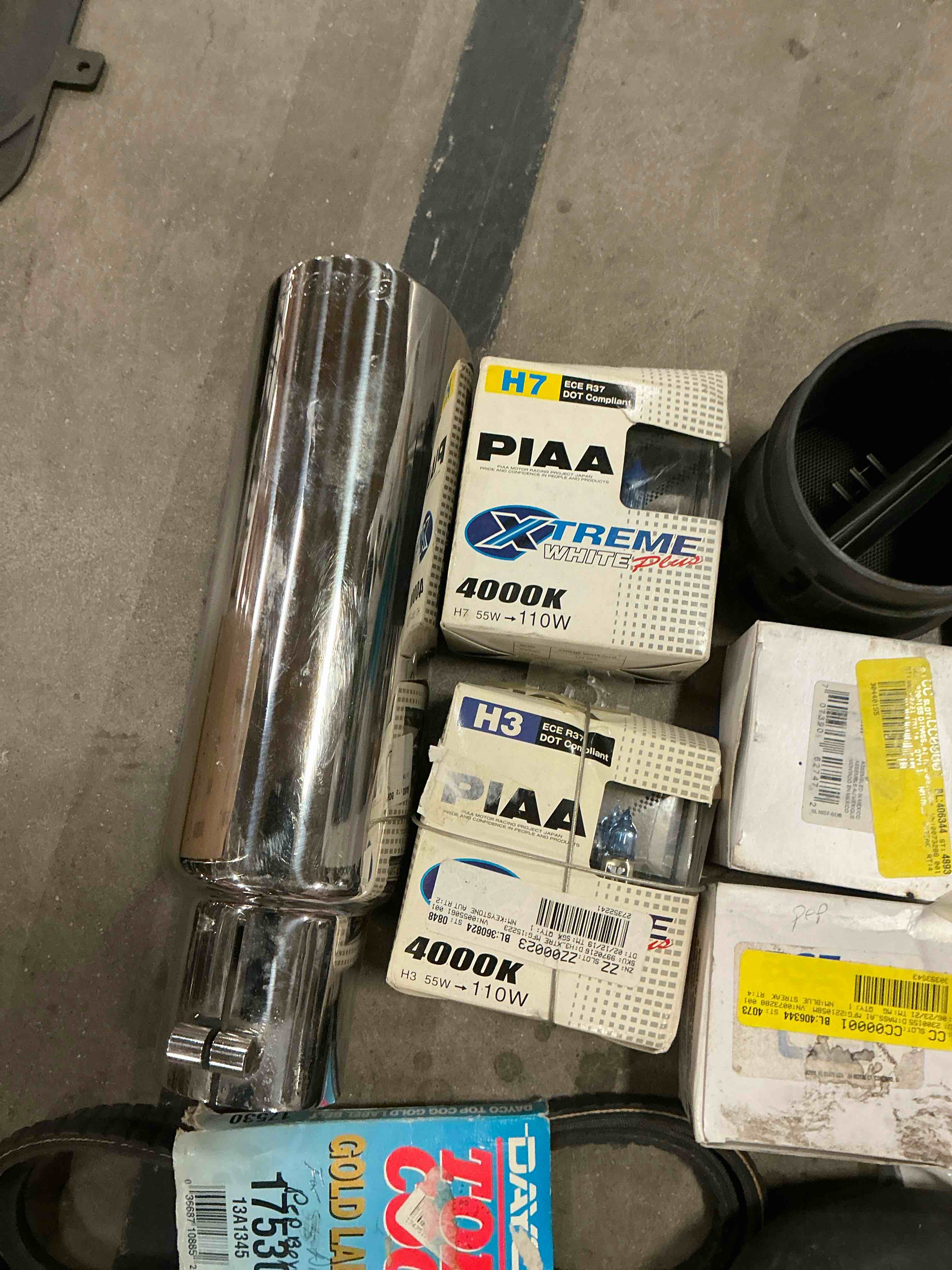 https://s3.amazonaws.com/lotting-images-prod/bidfta/TEA1658362_1752863744611.jpeg