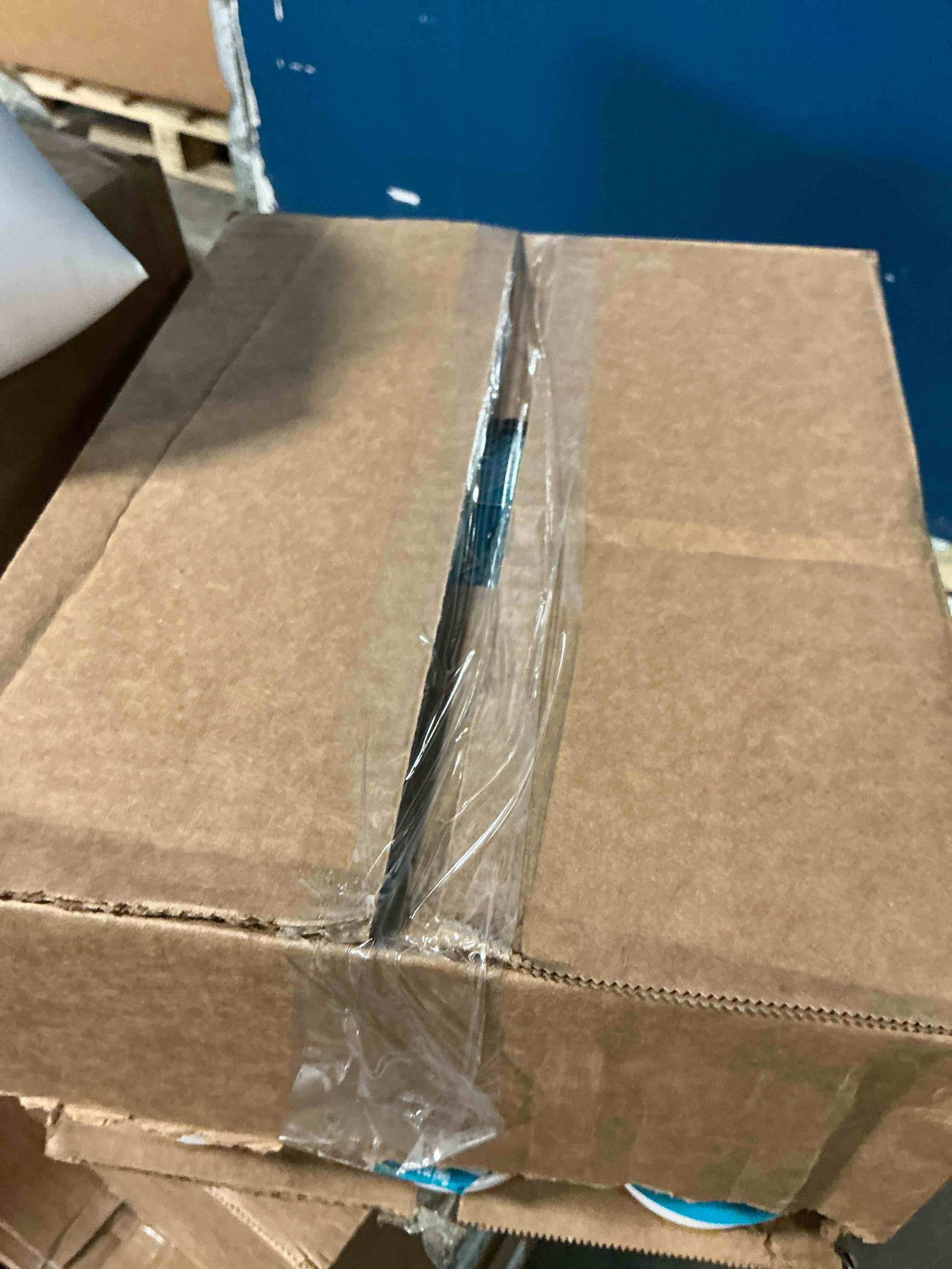 https://s3.amazonaws.com/lotting-images-prod/bidfta/TEA1658991_1754497809392.jpeg