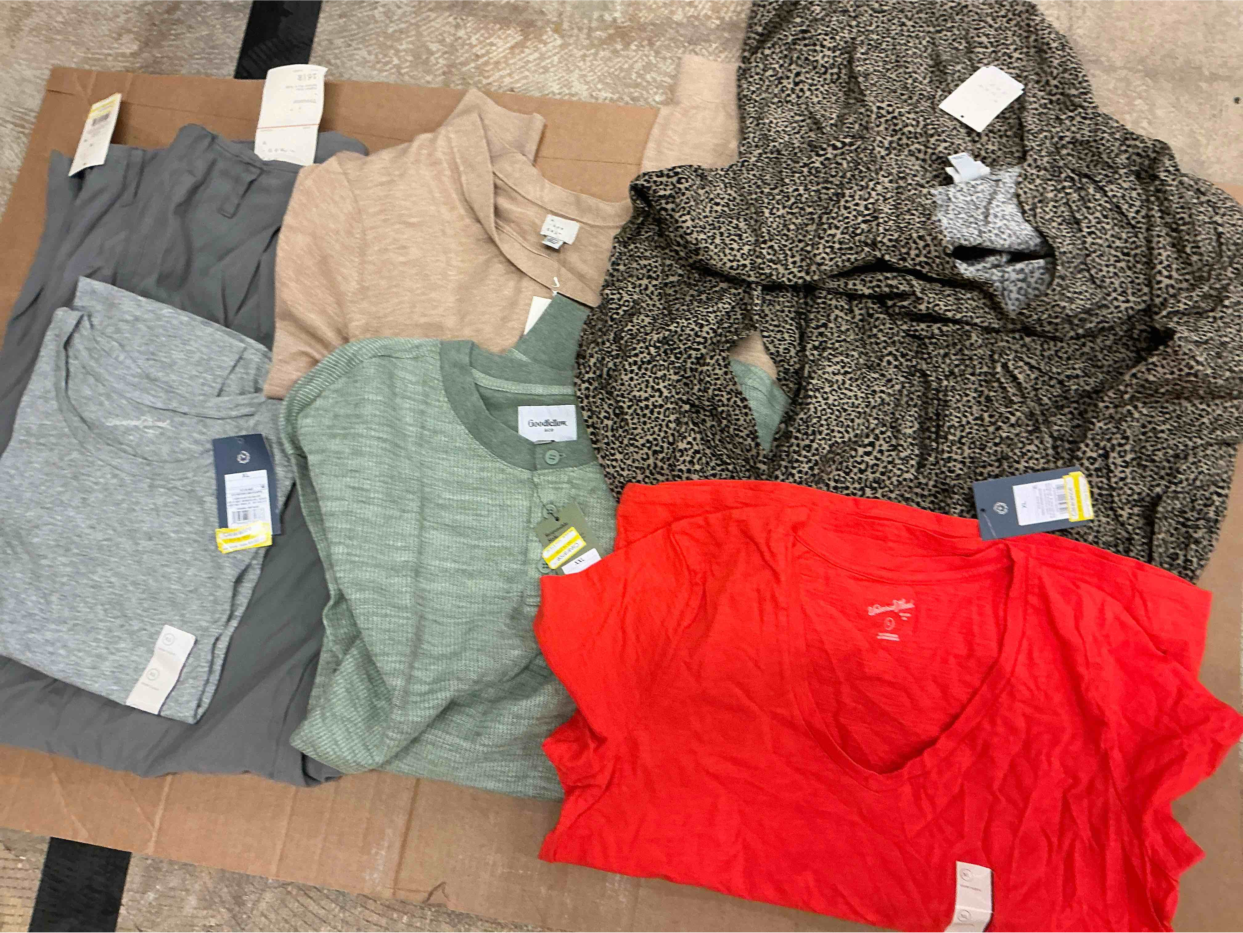 Assortment of winter and summer clothes of different size and style (30 pieces)