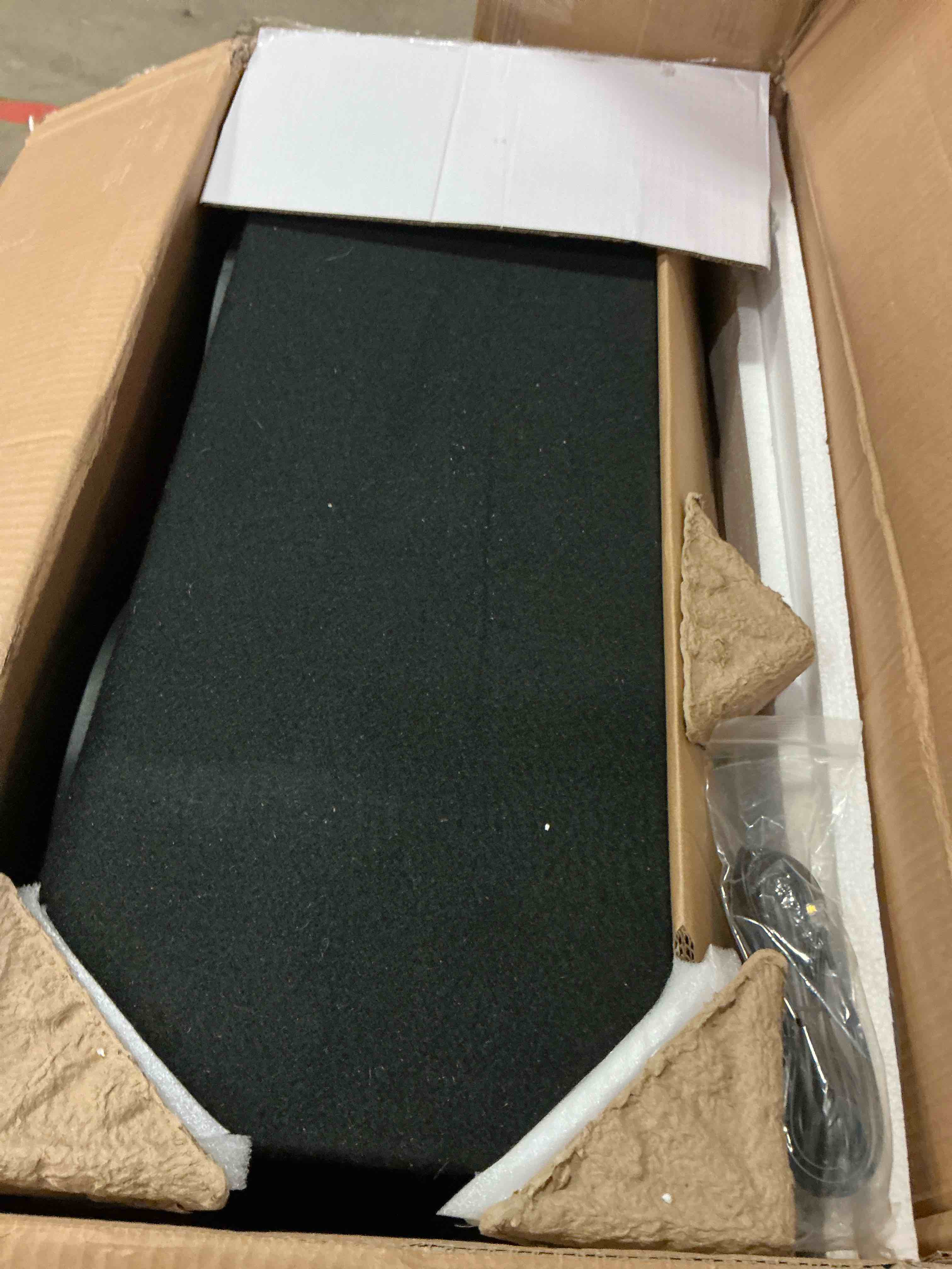 https://s3.amazonaws.com/lotting-images-prod/bidfta/TEA1659917_1756843794096.jpeg