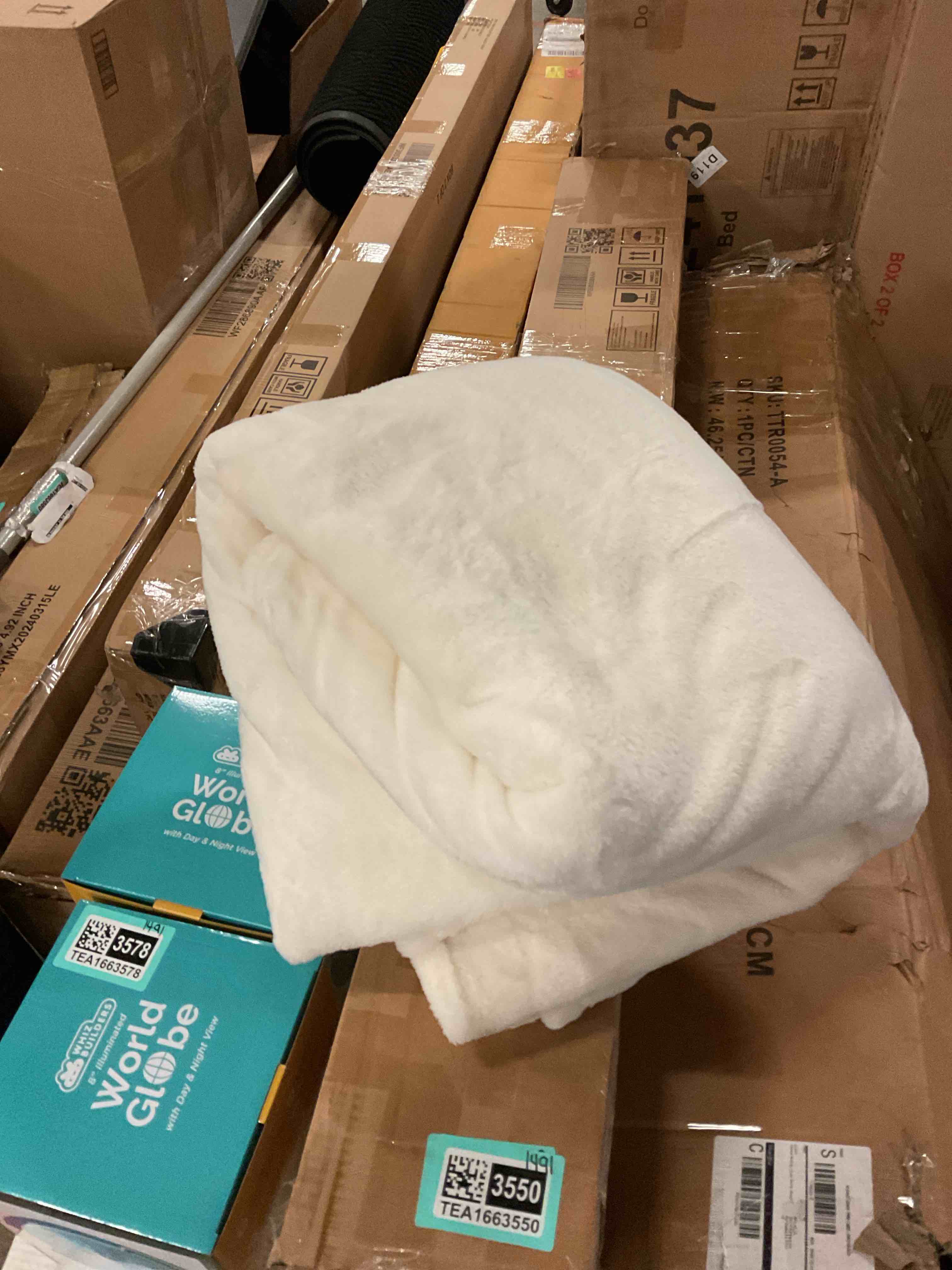 https://s3.amazonaws.com/lotting-images-prod/bidfta/TEA1663589_1751397379652.jpeg