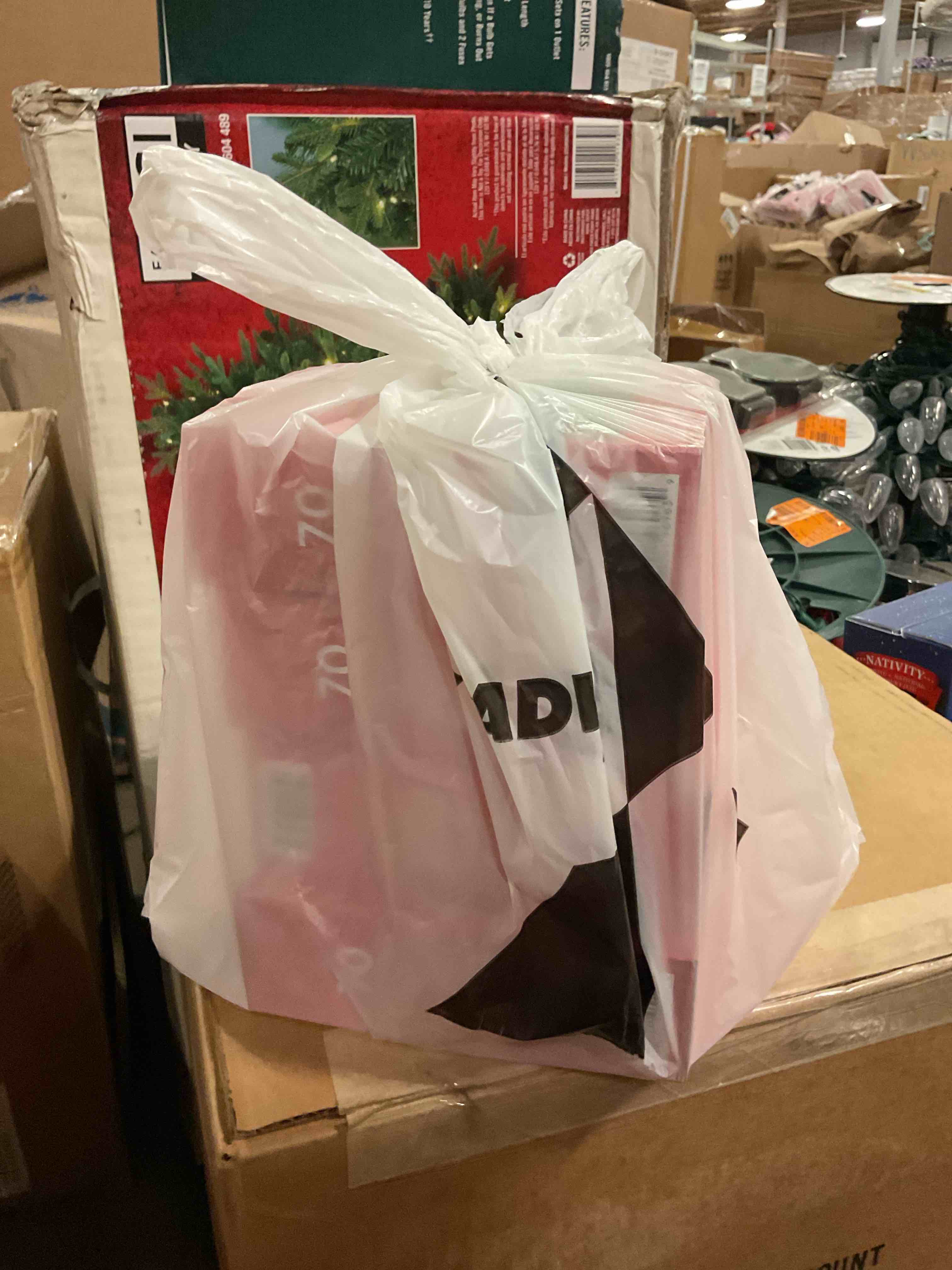 https://s3.amazonaws.com/lotting-images-prod/bidfta/TEA1663813_1752165065621.jpeg