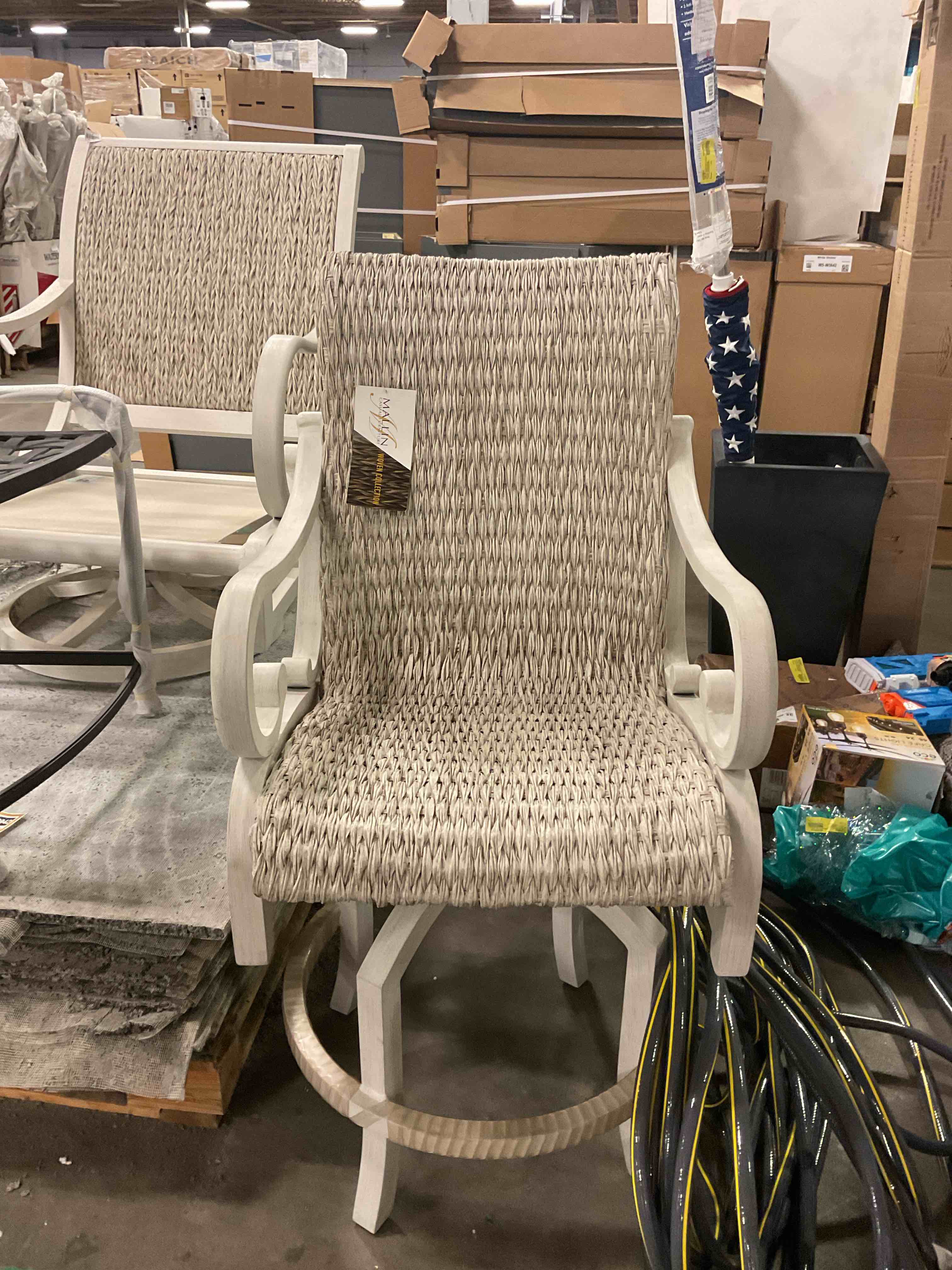 Mallin Casual Furniture Woven Collection Swivel Chair 