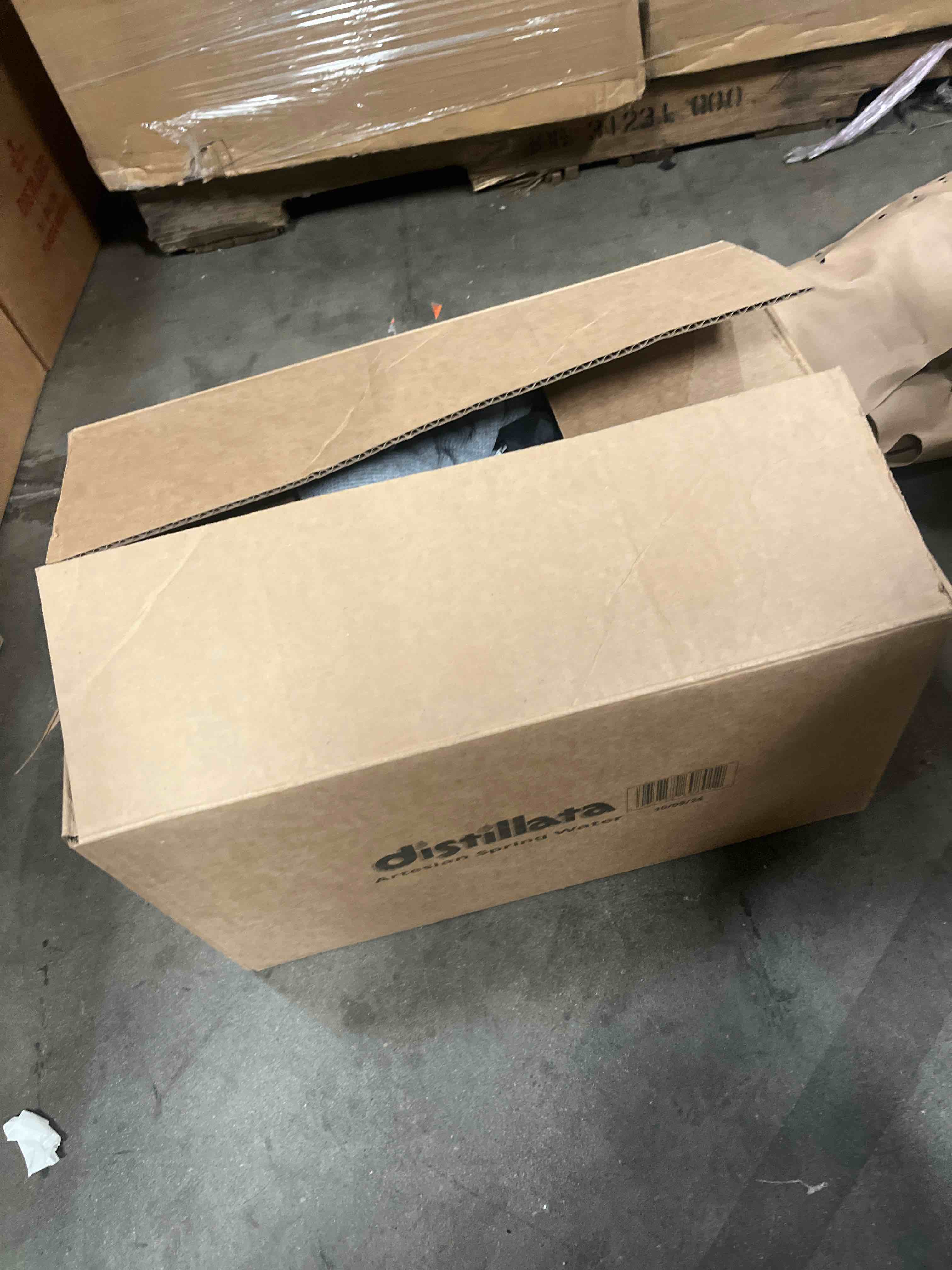 https://s3.amazonaws.com/lotting-images-prod/bidfta/TEA1664501_1753985787399.jpeg