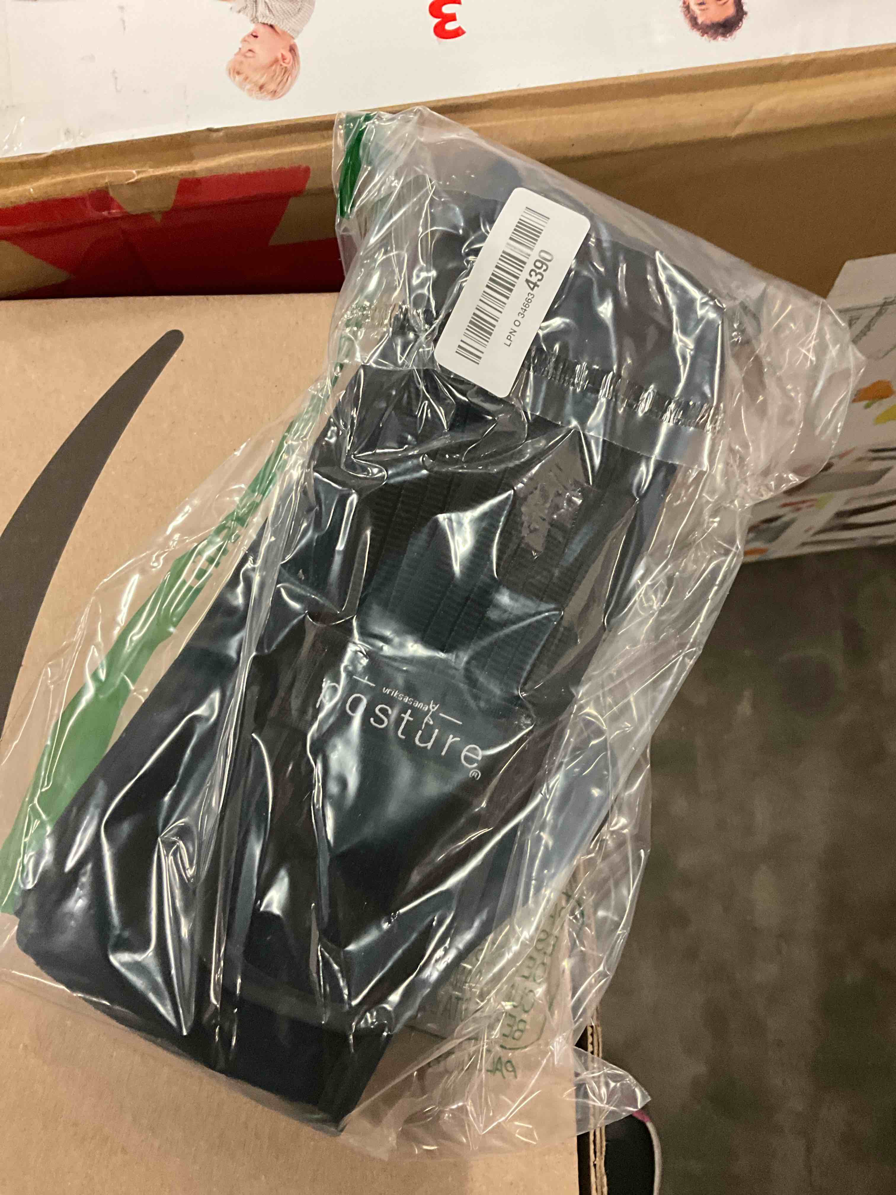 https://s3.amazonaws.com/lotting-images-prod/bidfta/TEA1665909_1754919416984.jpeg