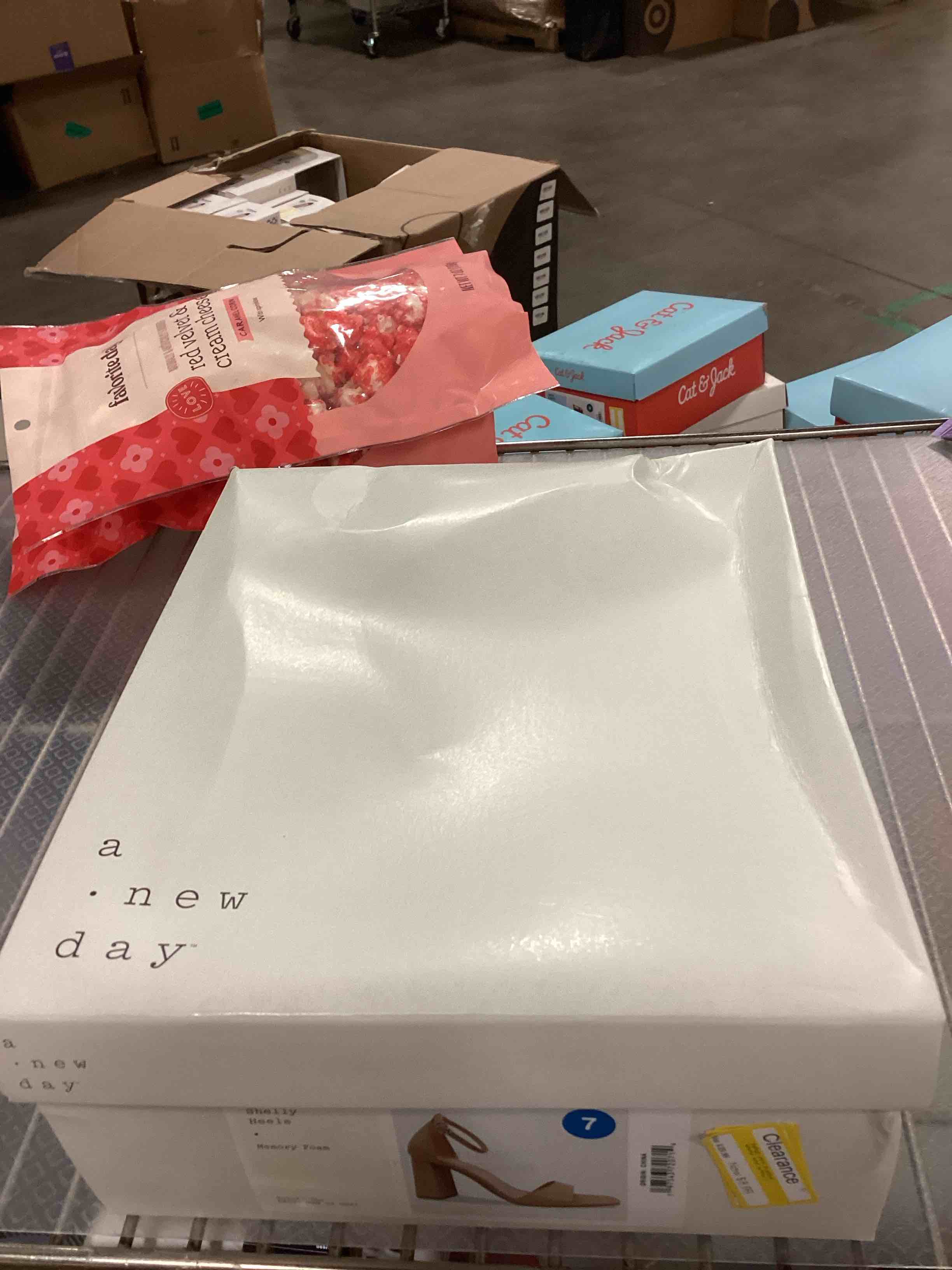 https://s3.amazonaws.com/lotting-images-prod/bidfta/TEA1667489_1751401263433.jpeg