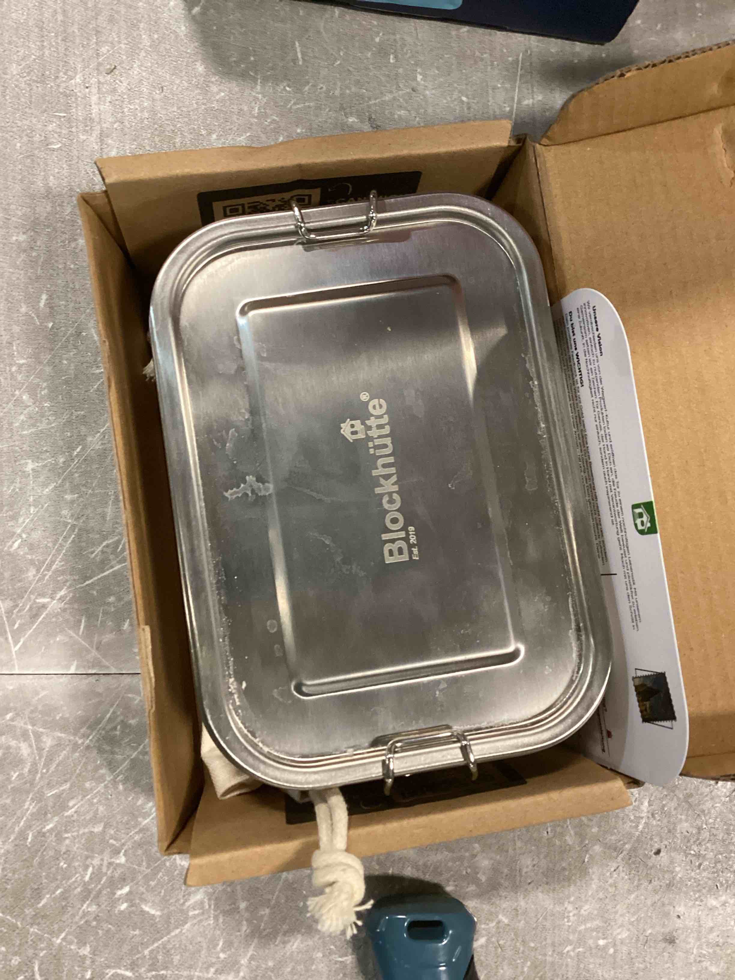 https://s3.amazonaws.com/lotting-images-prod/bidfta/TEA1675075_1737665935417.jpeg