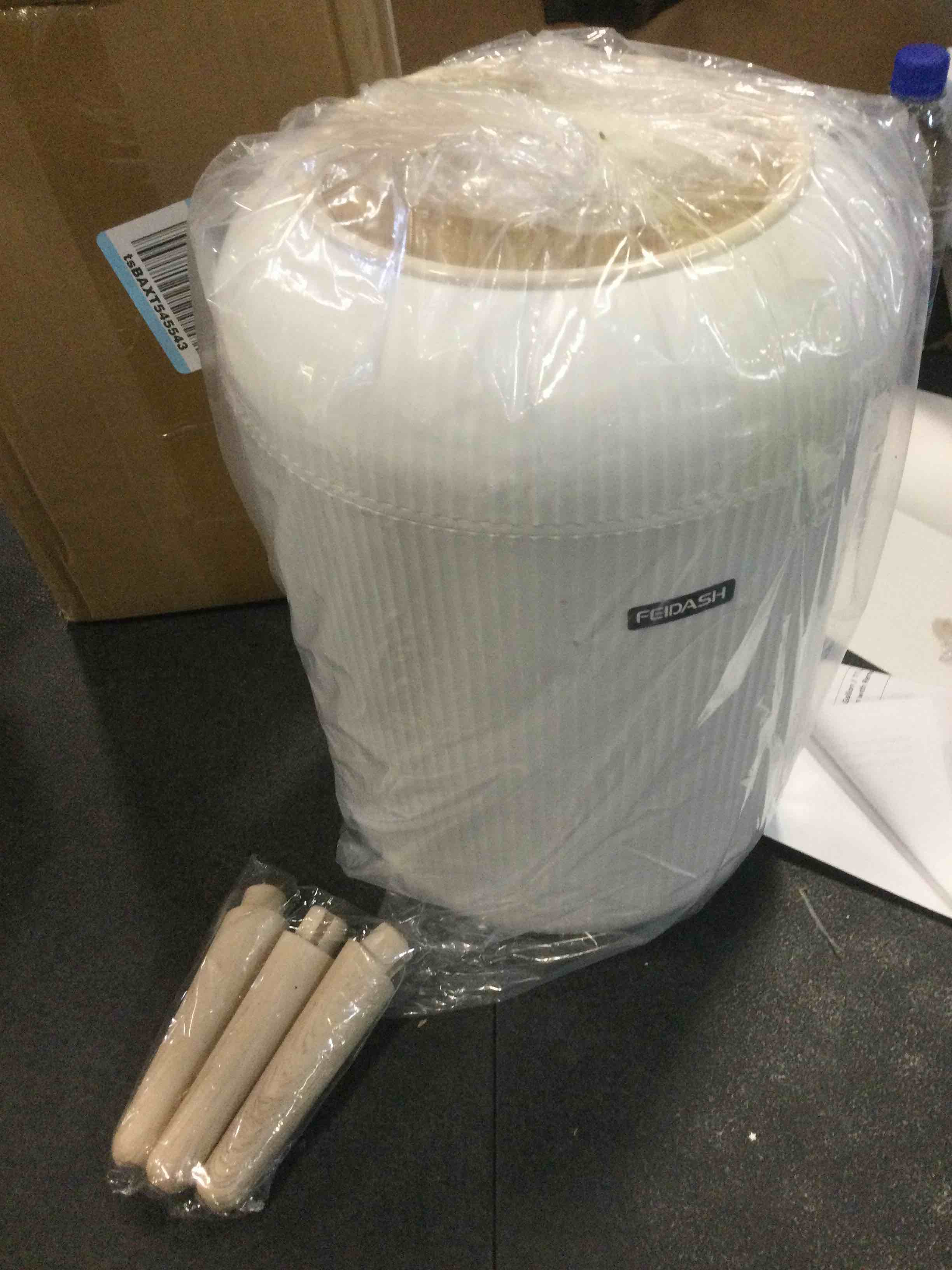 https://s3.amazonaws.com/lotting-images-prod/bidfta/TEA1675910_1738176224482.jpeg
