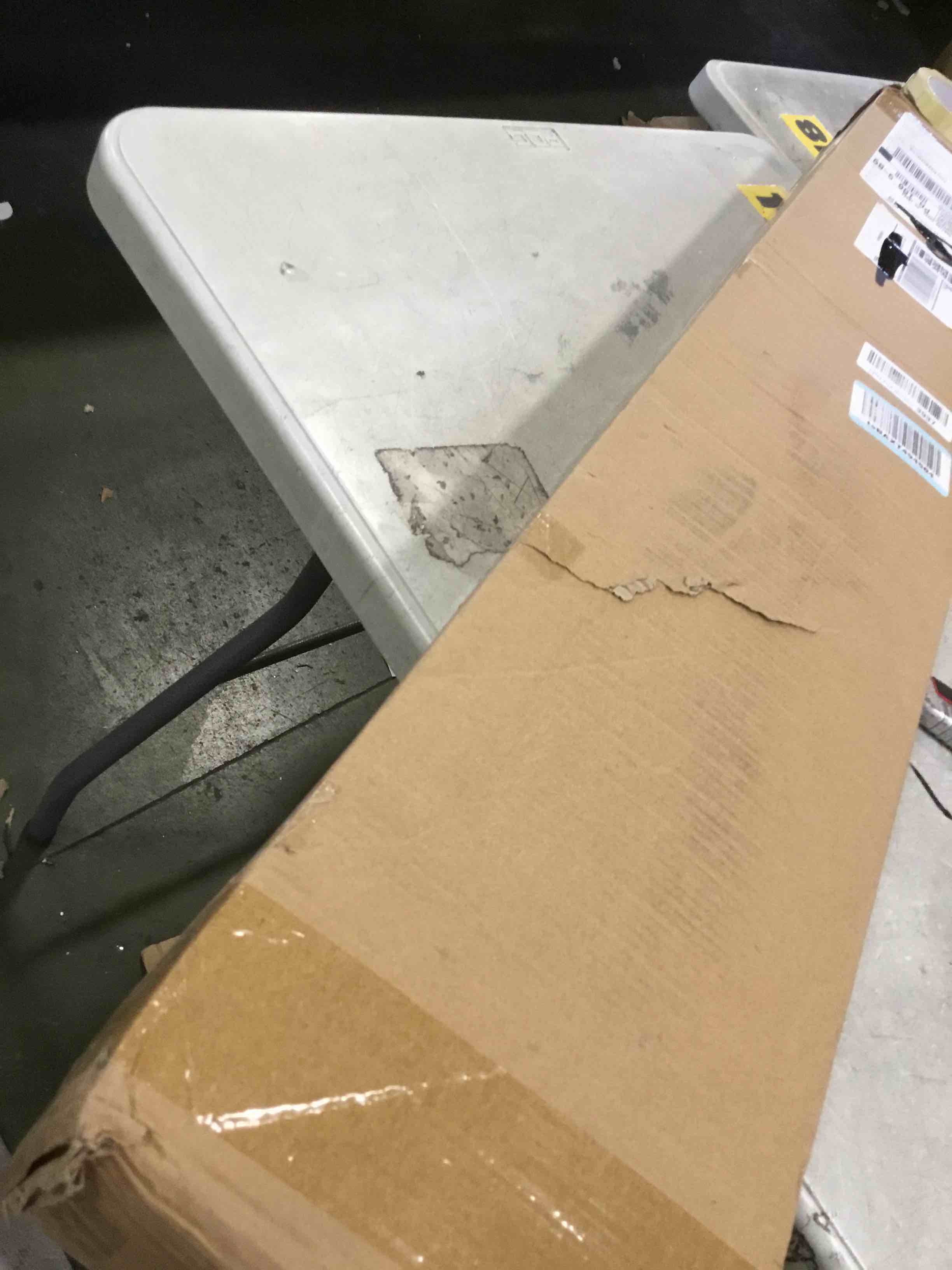 https://s3.amazonaws.com/lotting-images-prod/bidfta/TEA1679415_1735577400514.jpeg