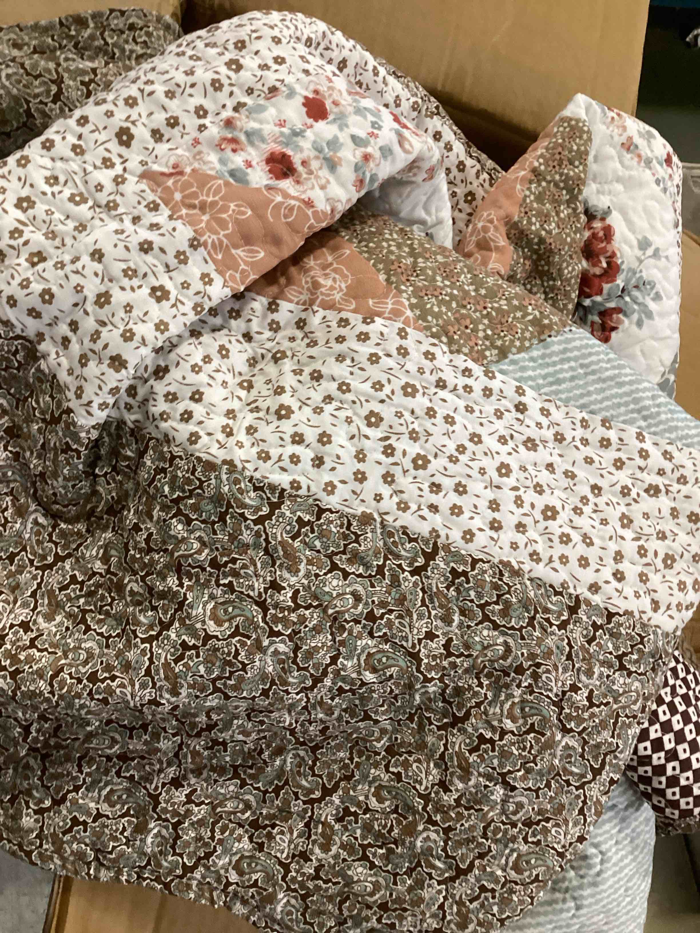 (1 Piece)Travan 2-Piece Twin Quilt Sets with Sham Oversized Bedding Bedspread Reversible Soft Coverlet Set, Twin Size