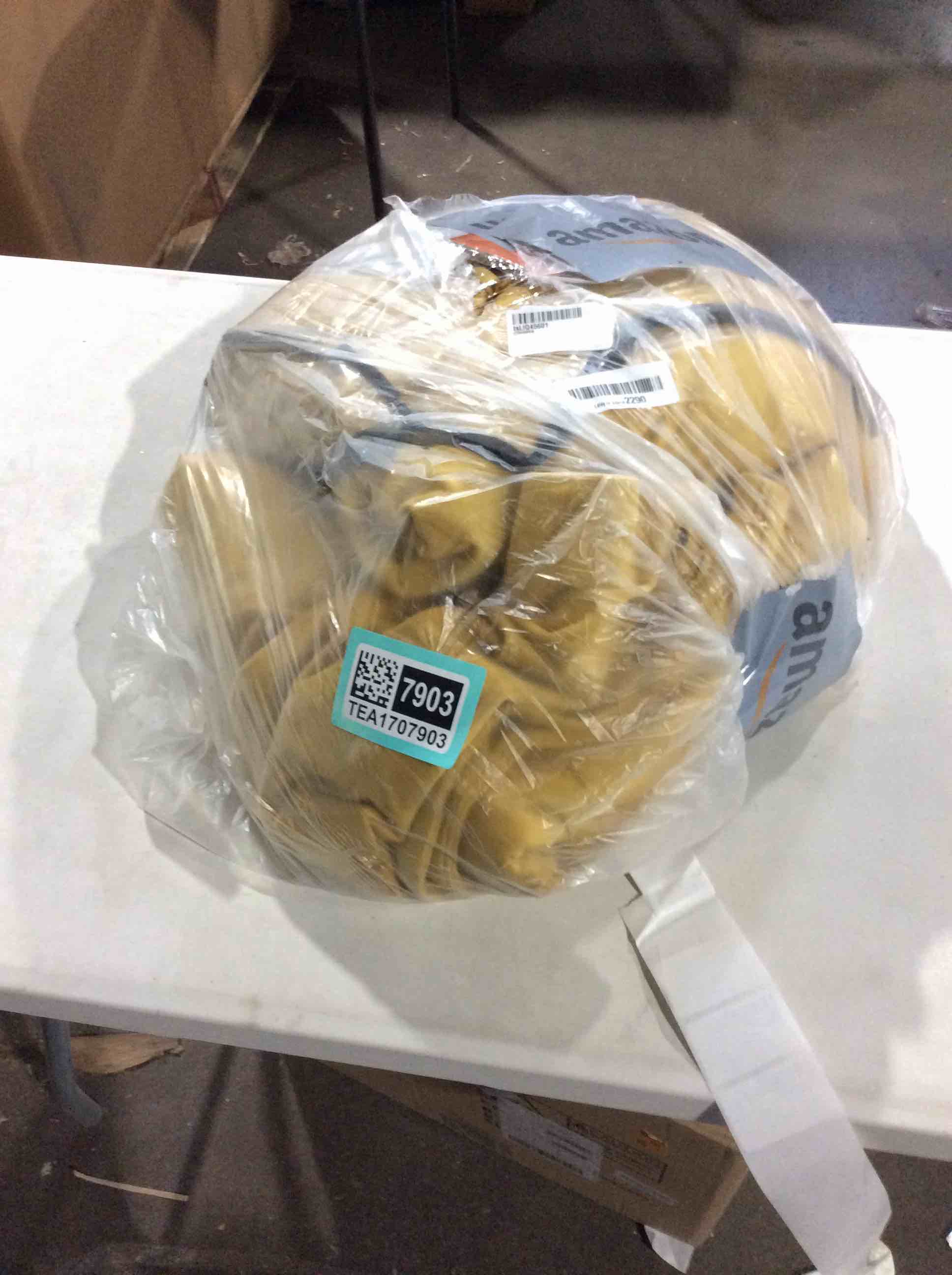 https://s3.amazonaws.com/lotting-images-prod/bidfta/TEA1707903_1733259829886.jpeg