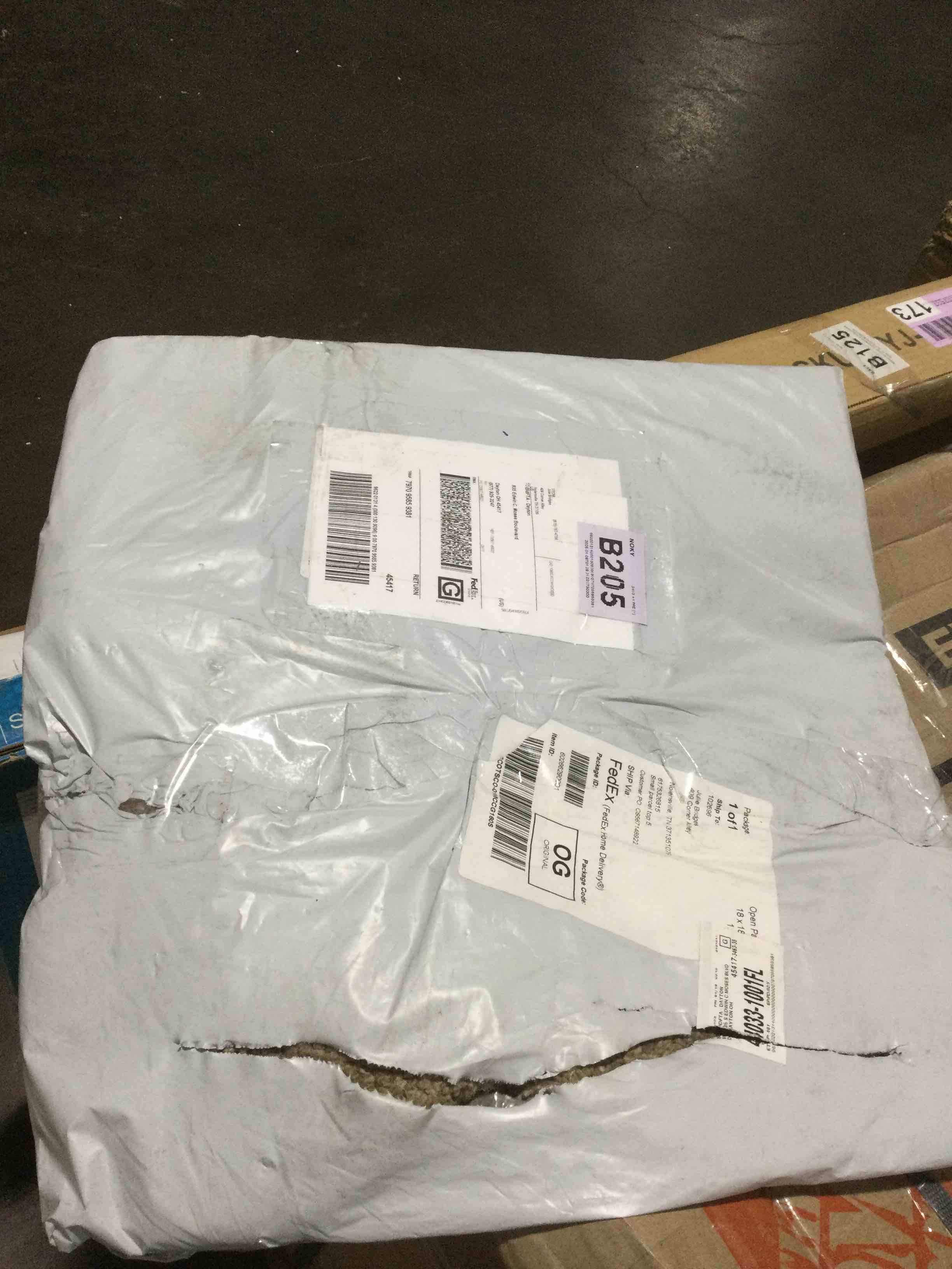 https://s3.amazonaws.com/lotting-images-prod/bidfta/TEA1709701_1736880449259.jpeg