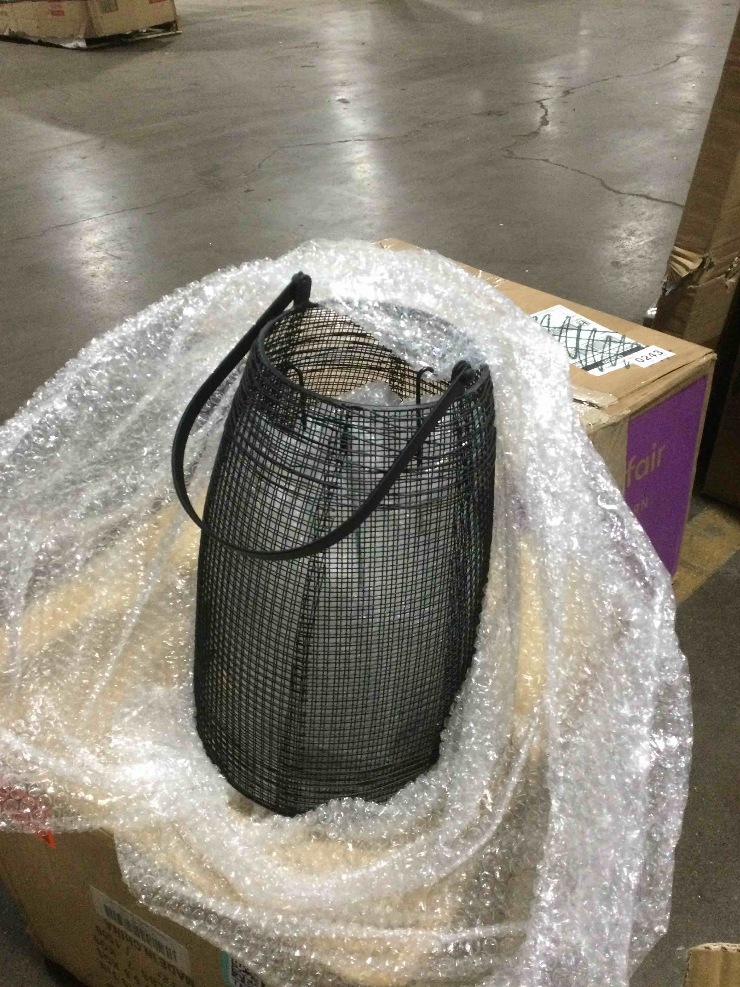 https://s3.amazonaws.com/lotting-images-prod/bidfta/TEA1709719_1736883229764.jpeg