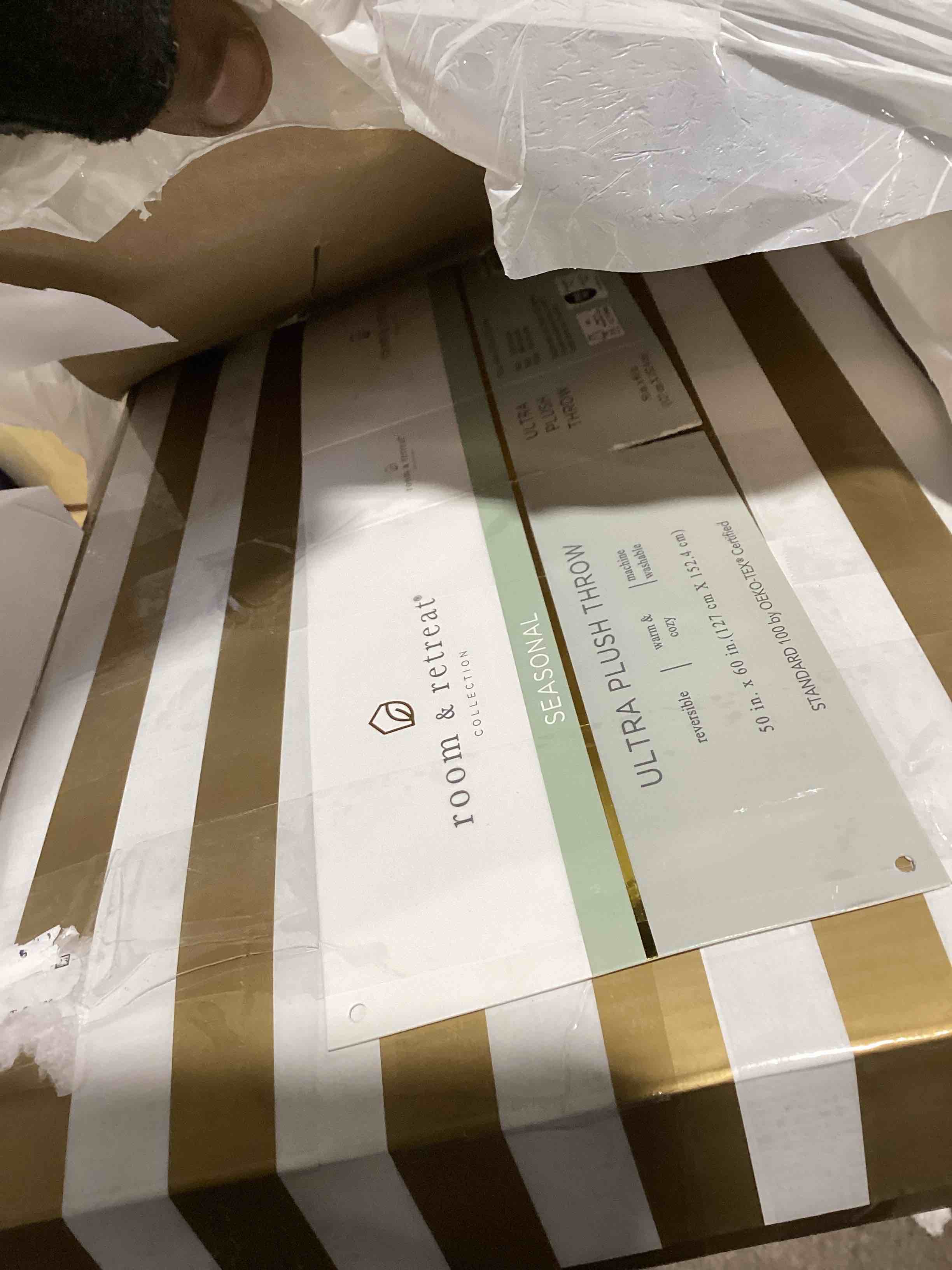 https://s3.amazonaws.com/lotting-images-prod/bidfta/TEA1710045_1737047972555.jpeg