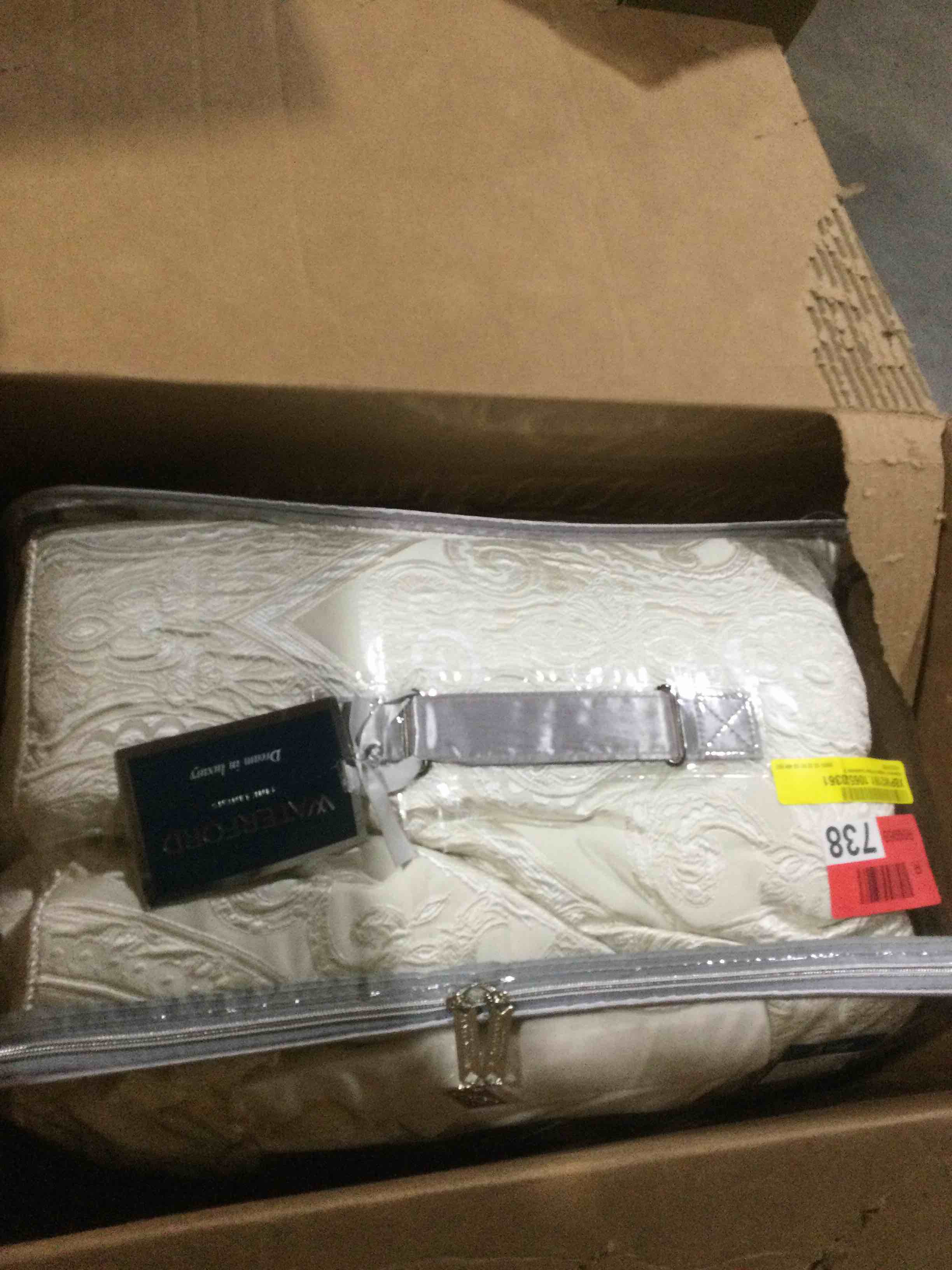 https://s3.amazonaws.com/lotting-images-prod/bidfta/TEA1710215_1737144262345.jpeg