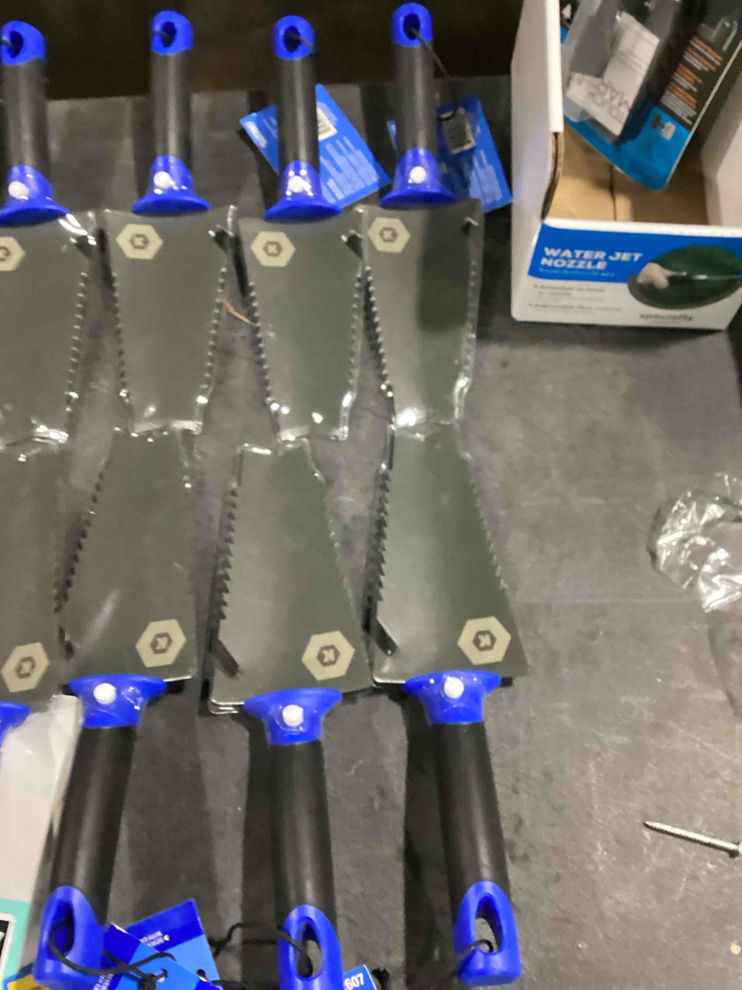 This trowel is designed with a carbon steel blade that is 8 inches long and 4 inches wide, making it perfect for digging and planting.