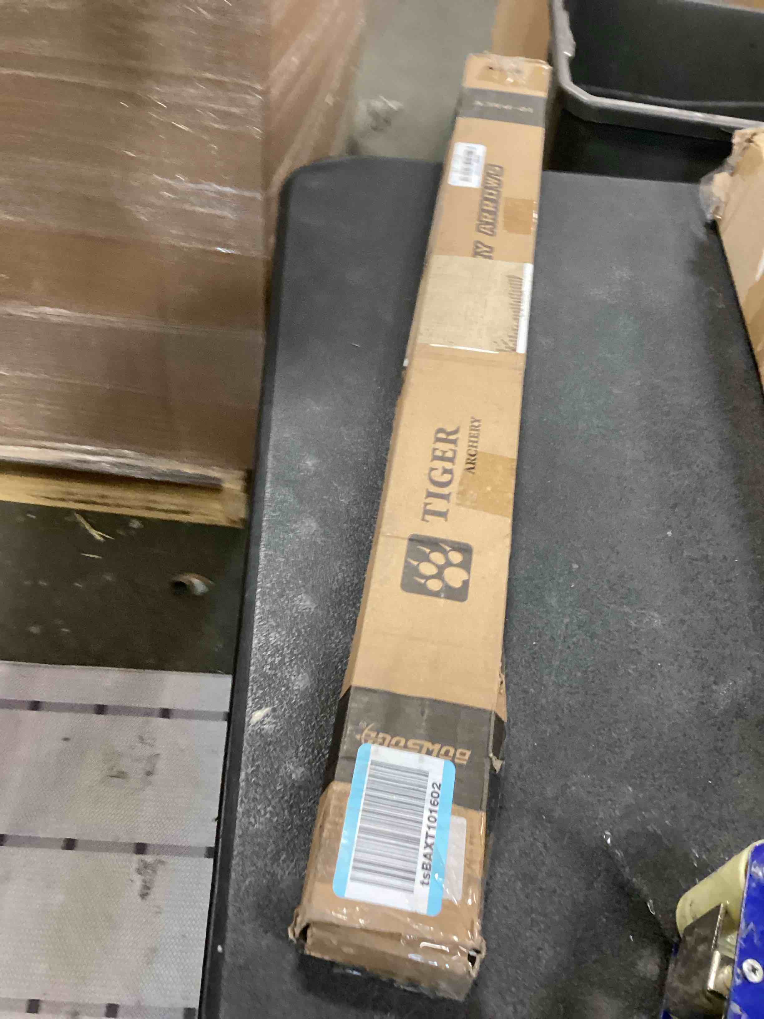 https://s3.amazonaws.com/lotting-images-prod/bidfta/TEA1720305_1732292392927.jpeg