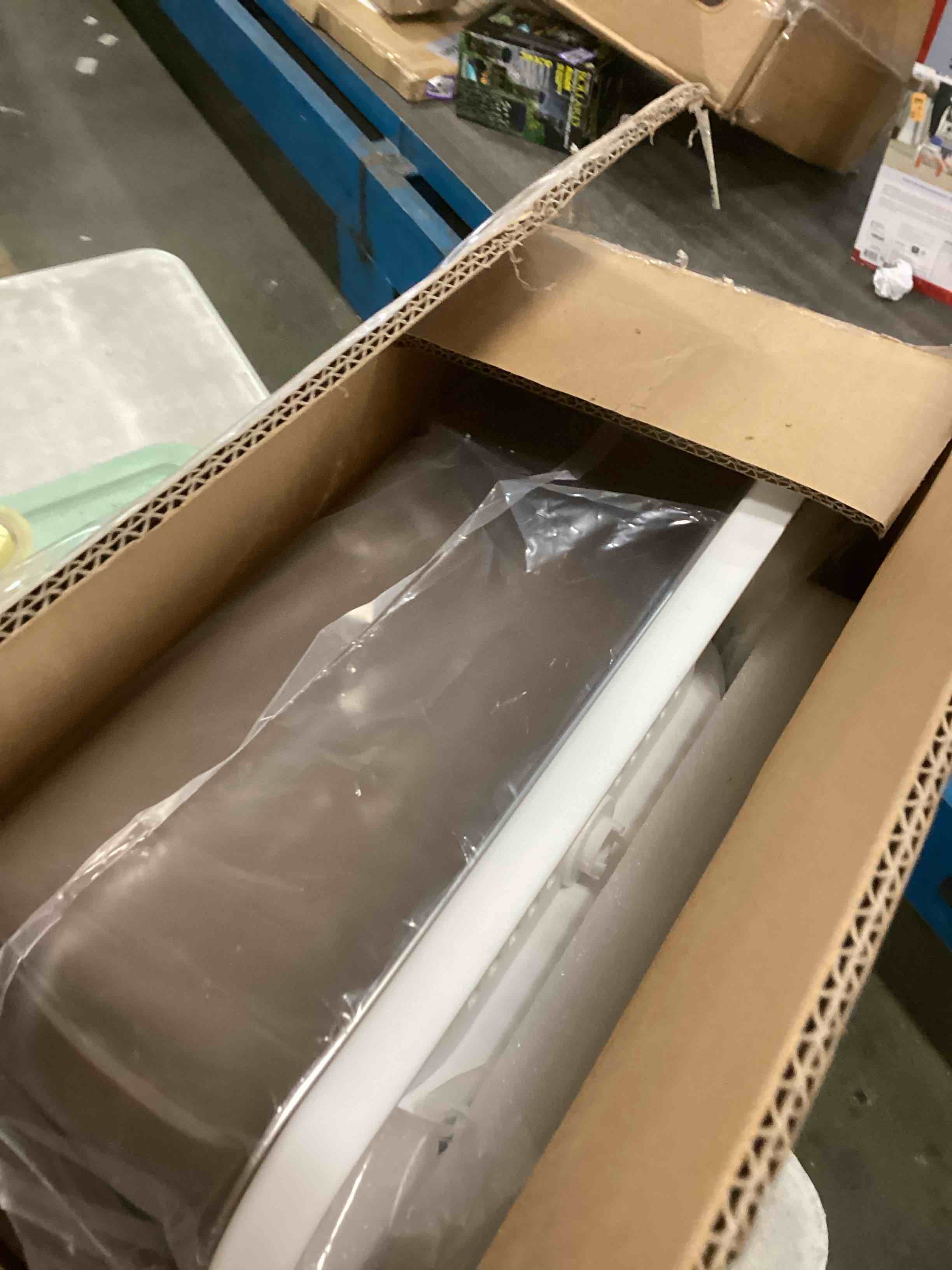 https://s3.amazonaws.com/lotting-images-prod/bidfta/TEA1720502_1732628683492.jpeg