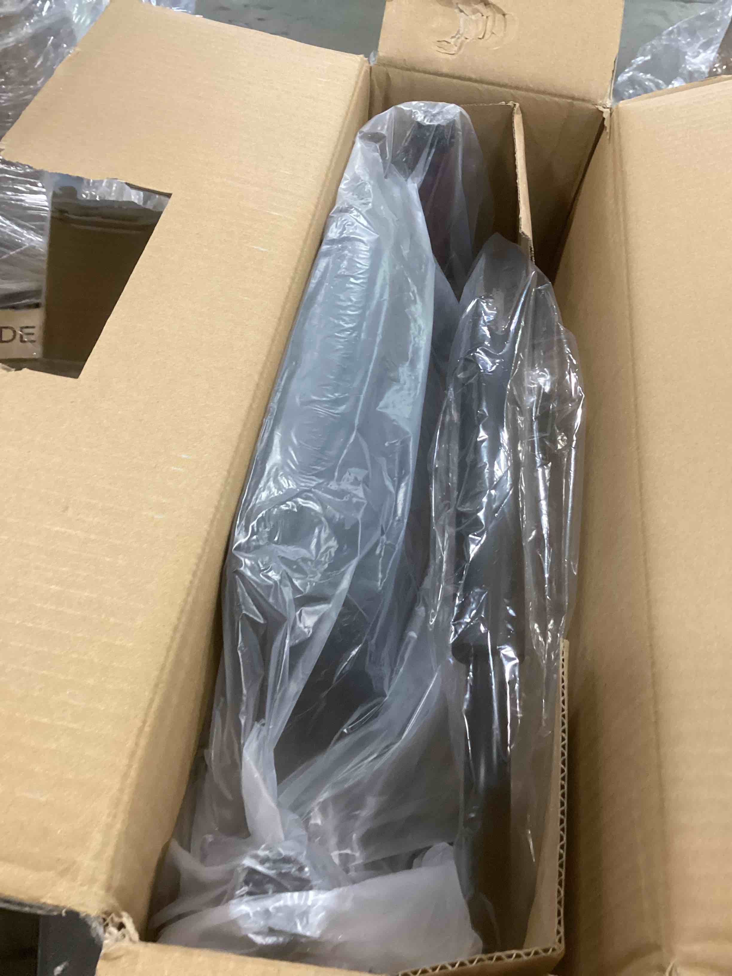 https://s3.amazonaws.com/lotting-images-prod/bidfta/TEA1729301_1732733614322.jpeg