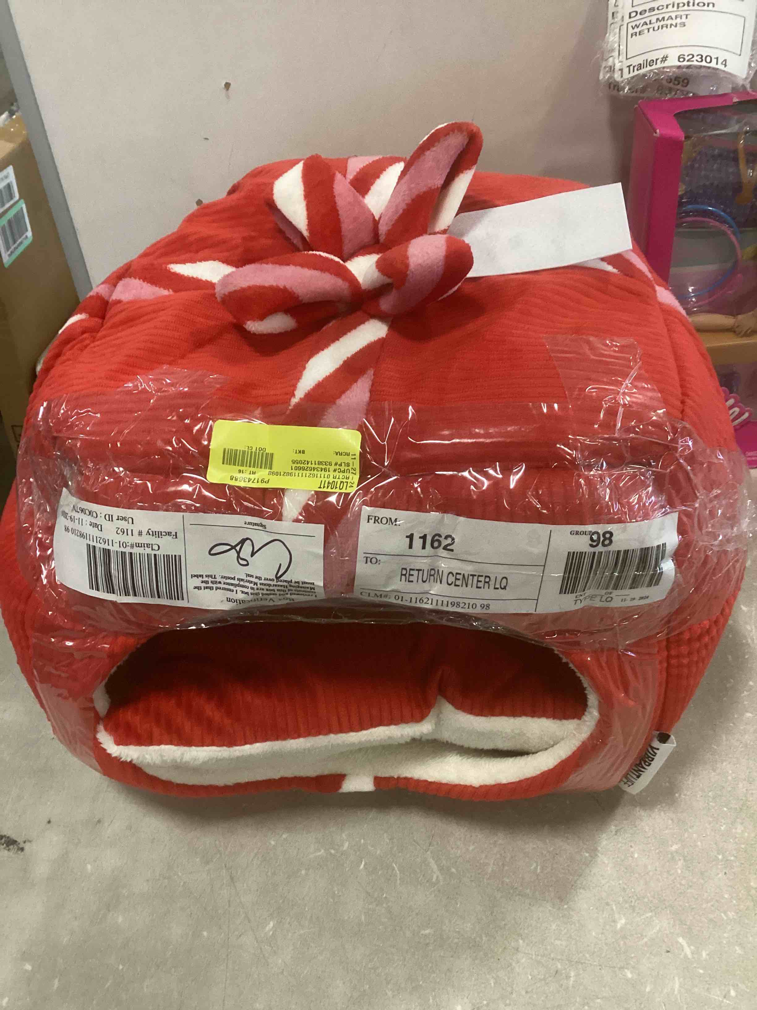 https://s3.amazonaws.com/lotting-images-prod/bidfta/TEA1730257_1733431912261.jpeg