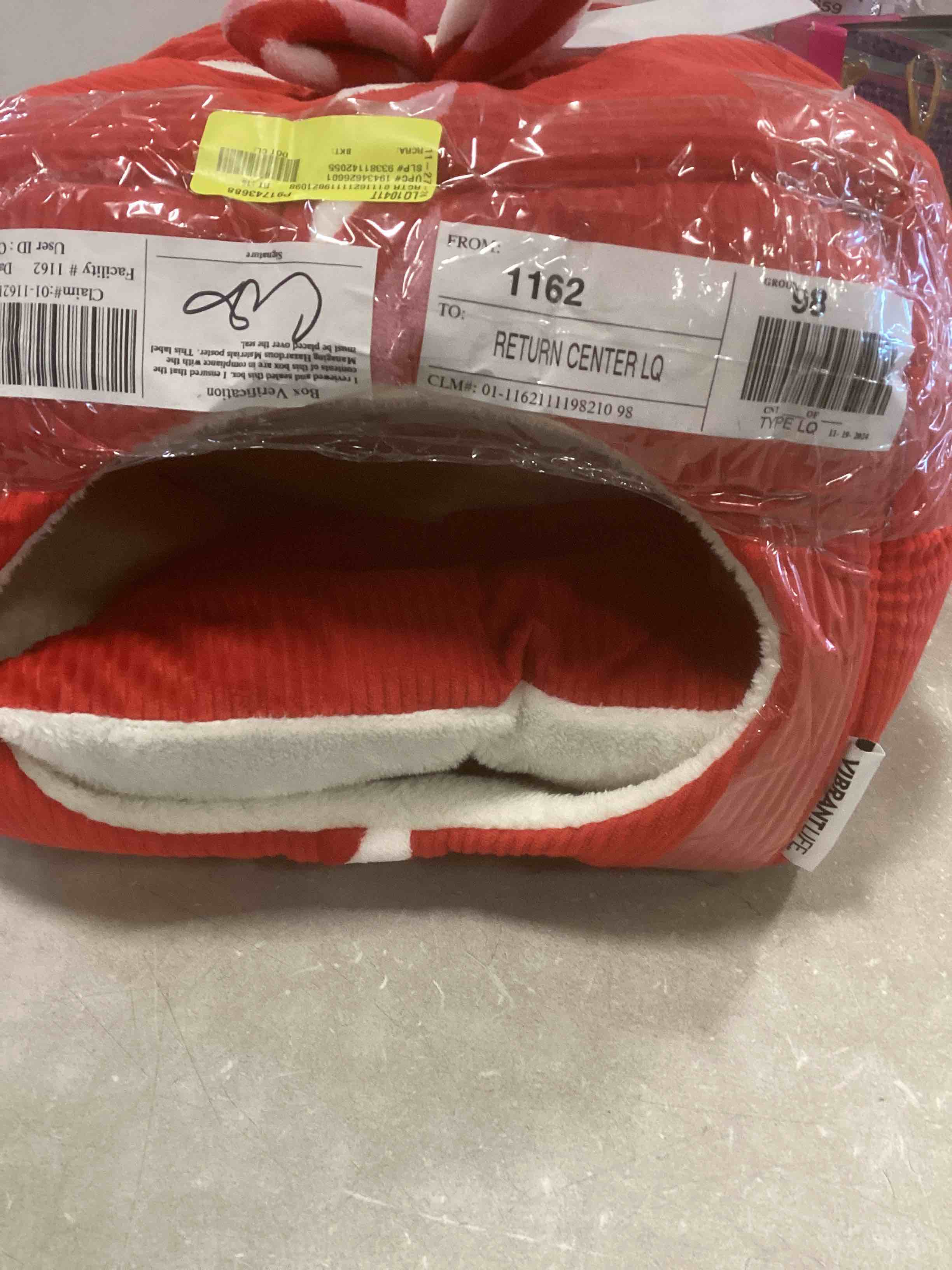 https://s3.amazonaws.com/lotting-images-prod/bidfta/TEA1730257_1733431914193.jpeg