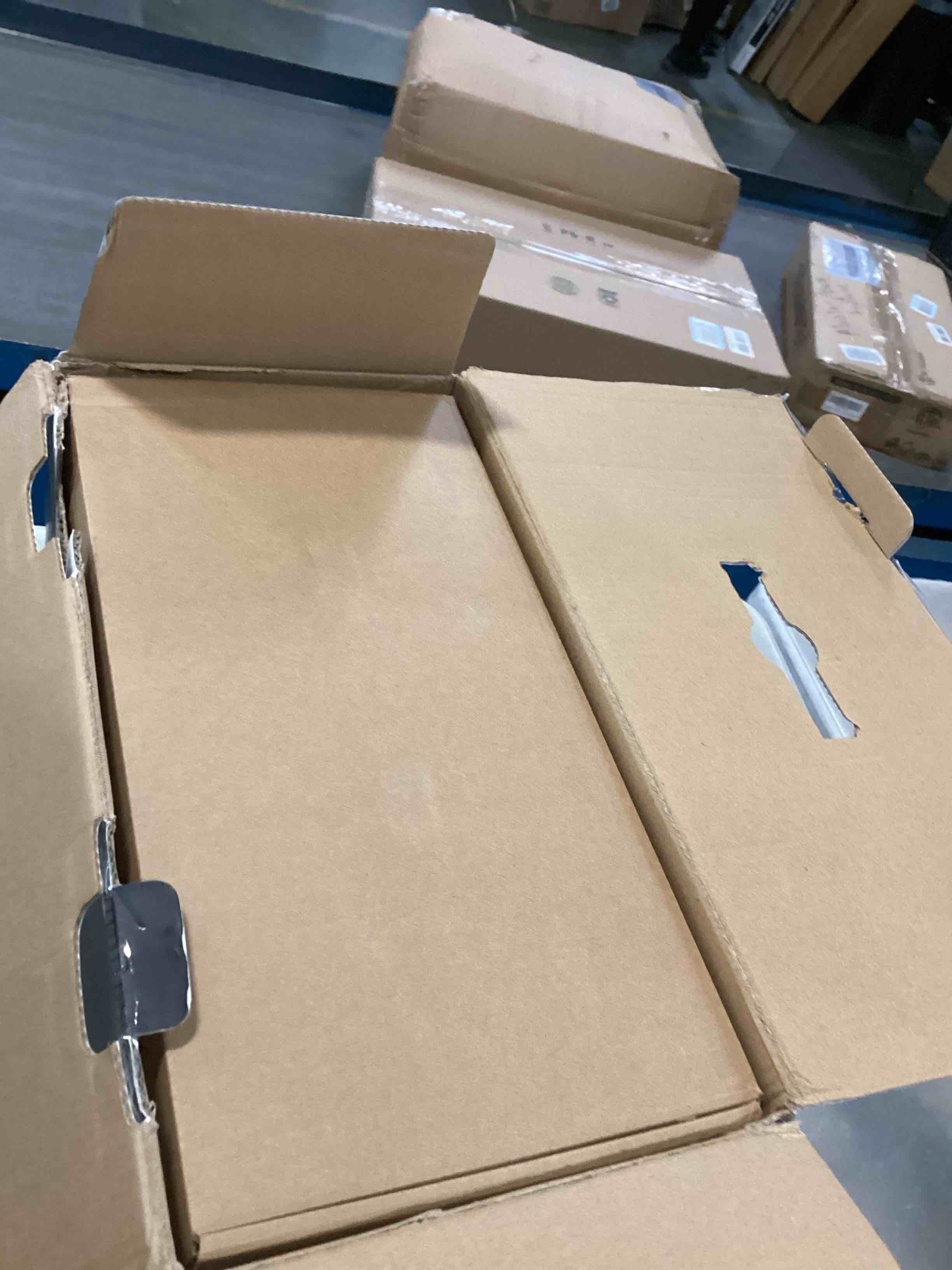 https://s3.amazonaws.com/lotting-images-prod/bidfta/TEA1733505_1733416341163.jpeg