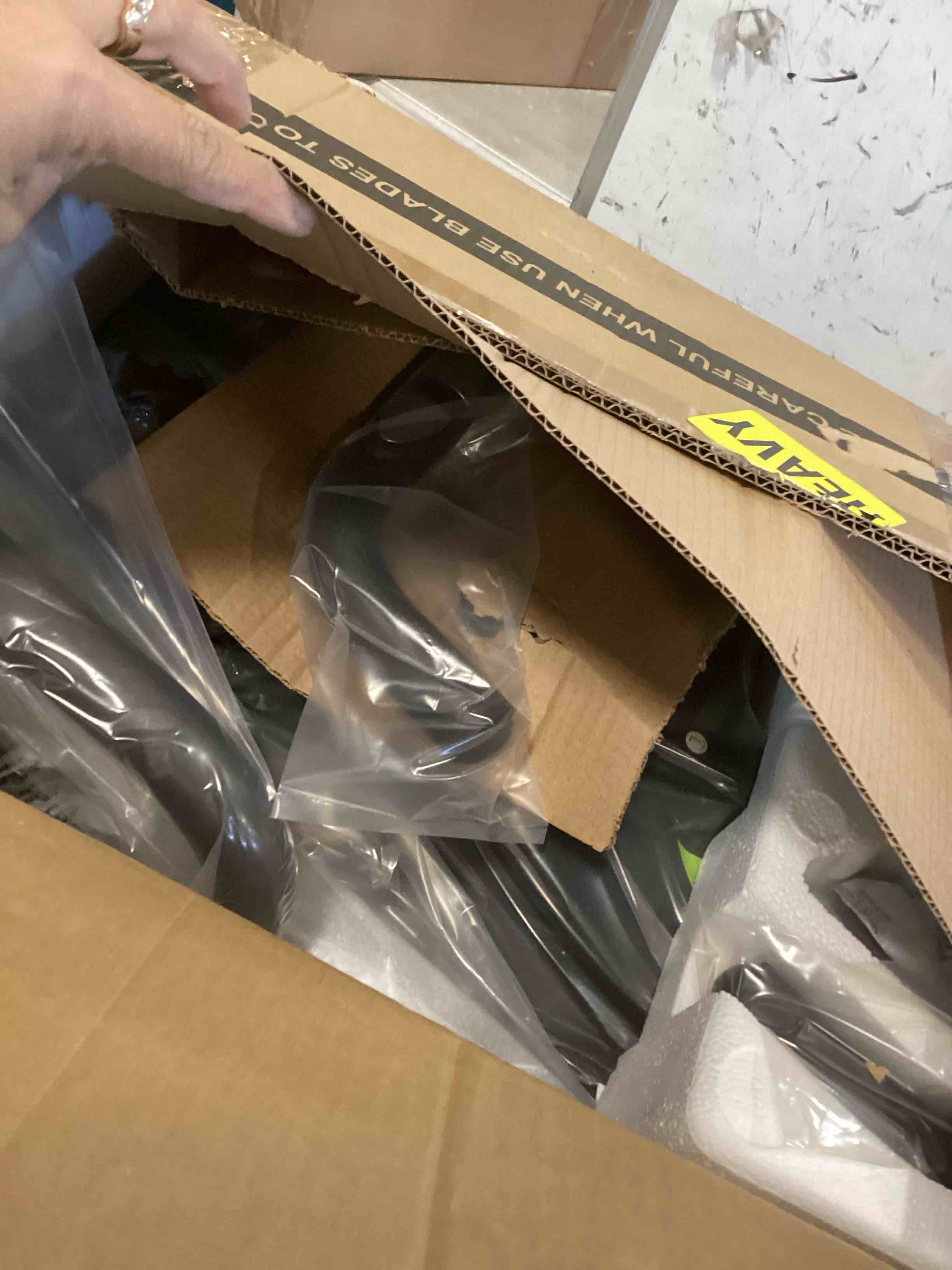 https://s3.amazonaws.com/lotting-images-prod/bidfta/TEA1733526_1733418234682.jpeg