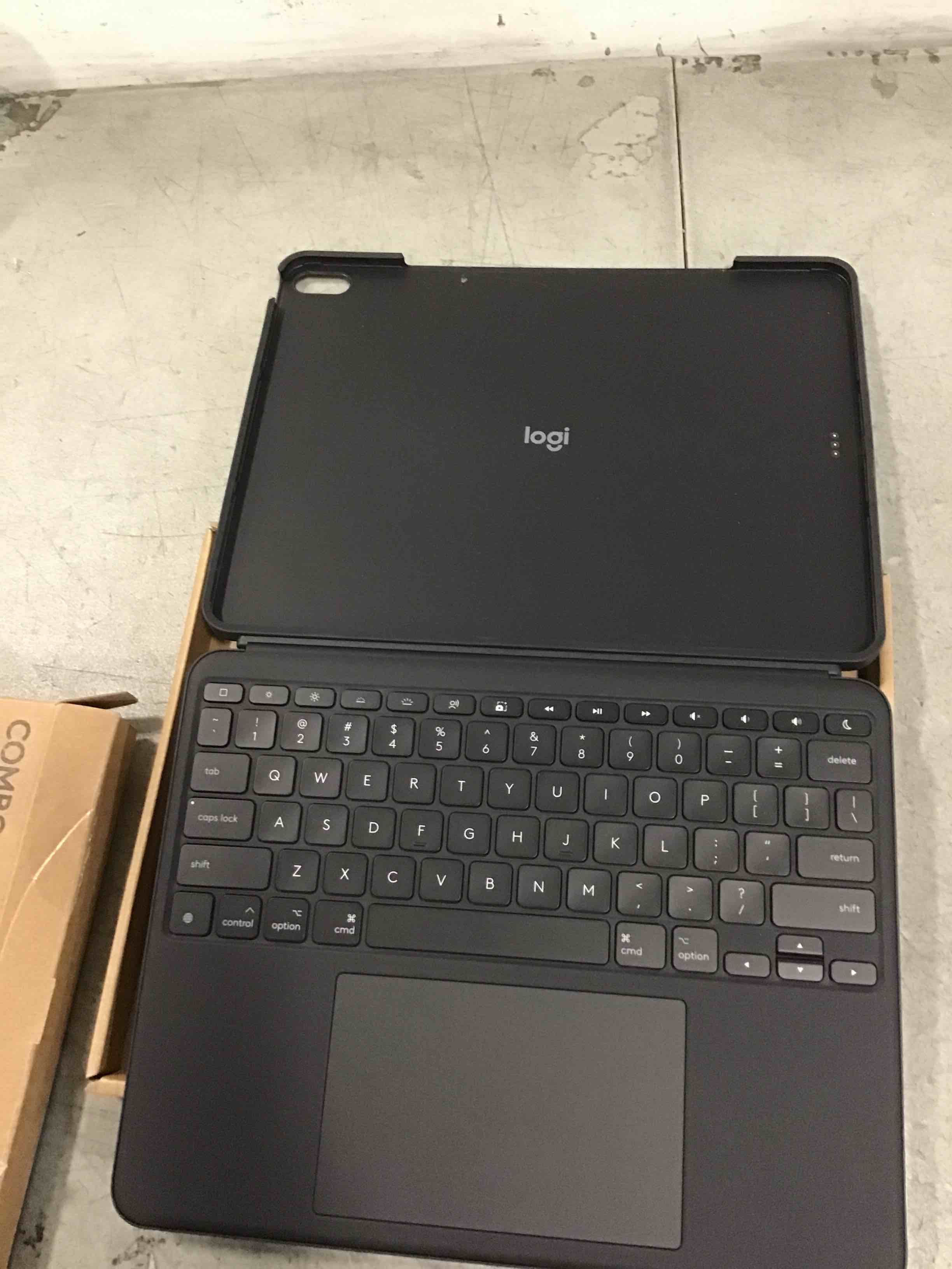 https://s3.amazonaws.com/lotting-images-prod/bidfta/TEA1738191_1732212893759.jpeg