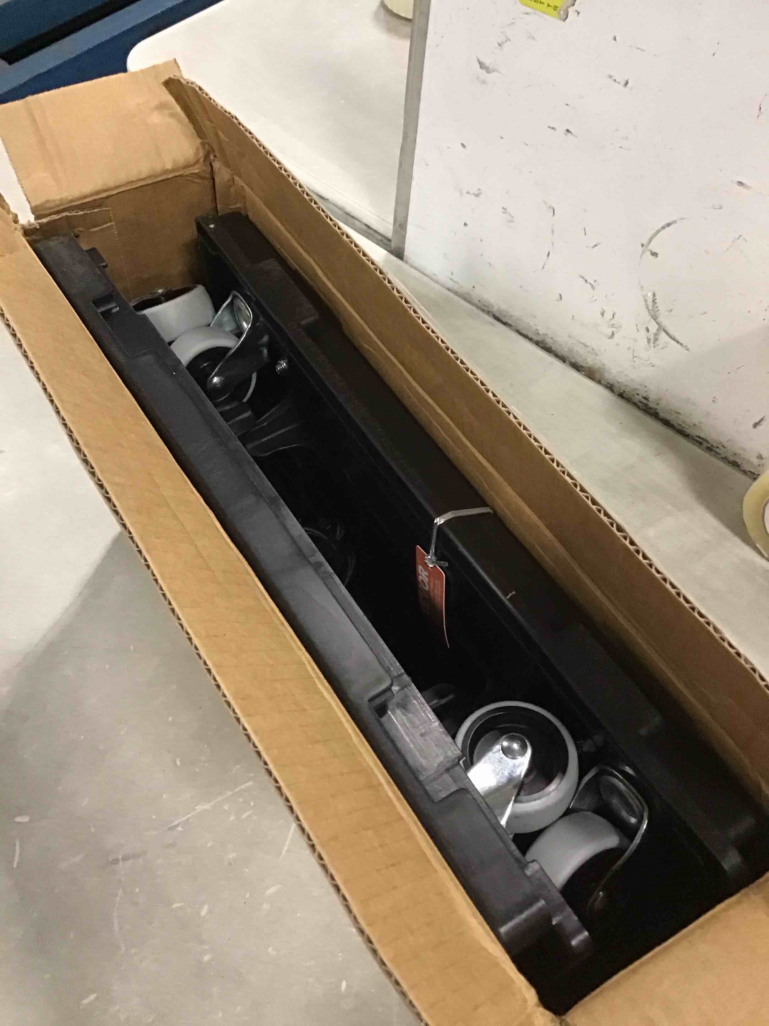 https://s3.amazonaws.com/lotting-images-prod/bidfta/TEA1739460_1732885608914.jpeg
