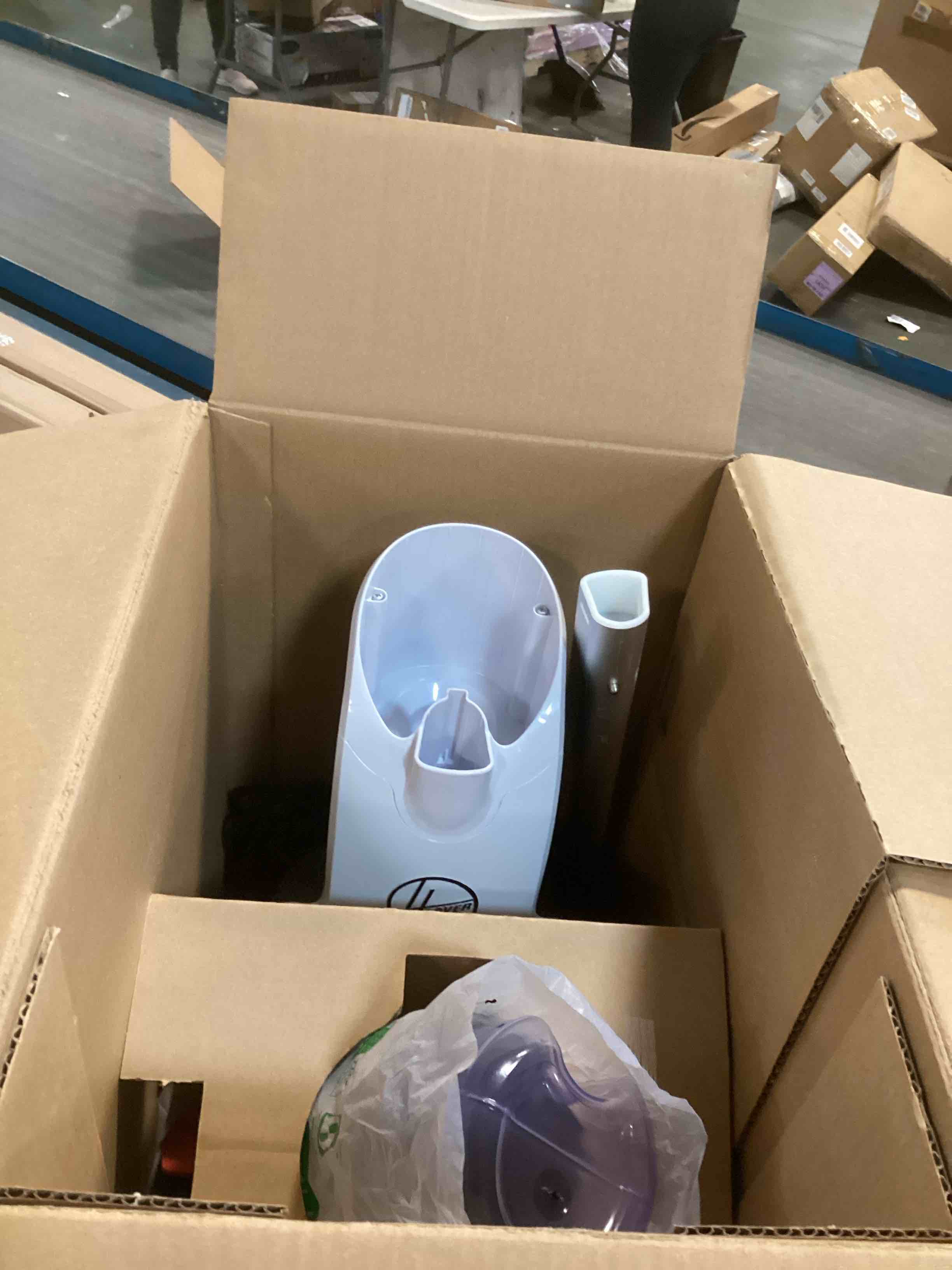 https://s3.amazonaws.com/lotting-images-prod/bidfta/TEA1741440_1732628572195.jpeg