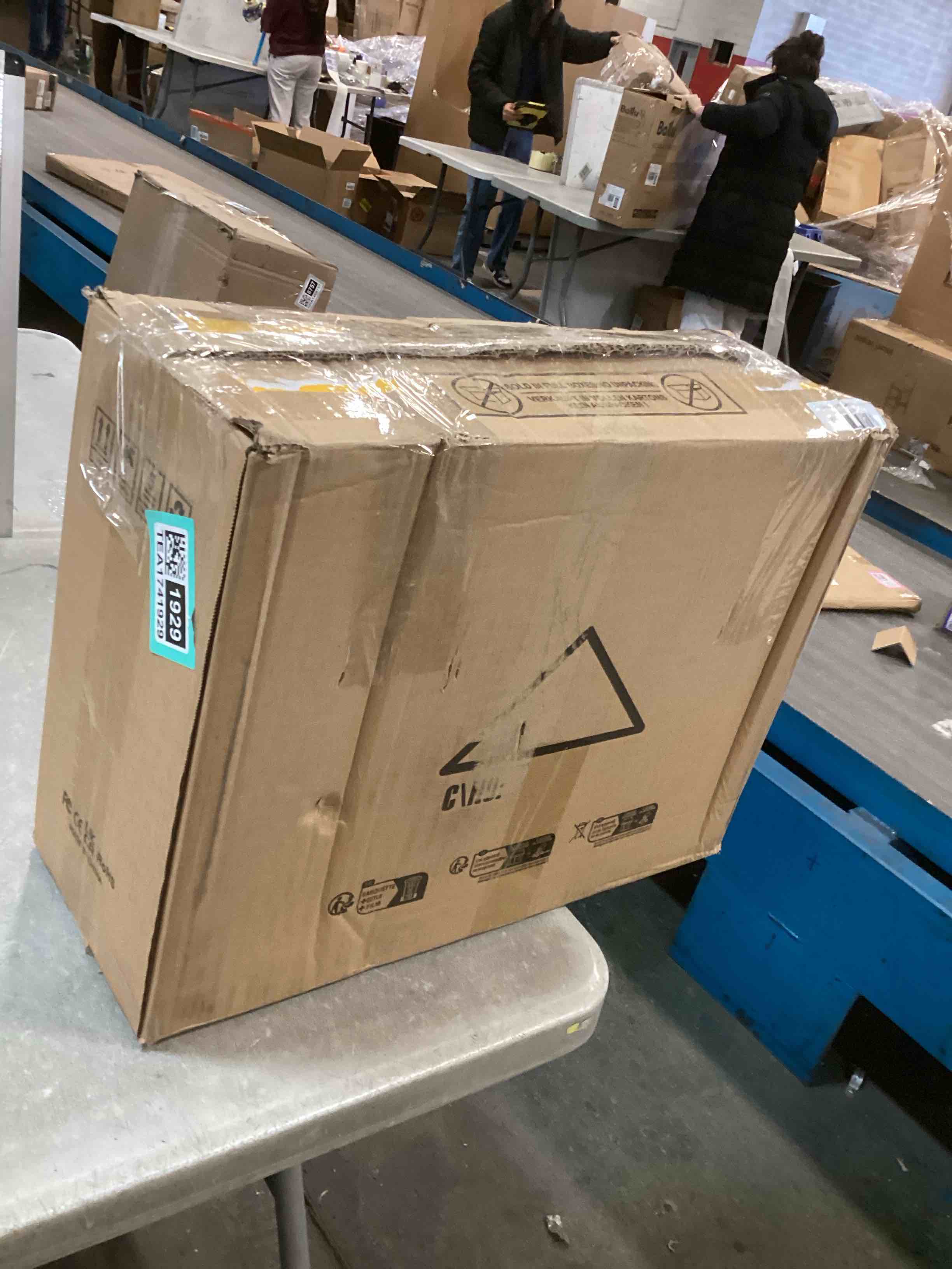 https://s3.amazonaws.com/lotting-images-prod/bidfta/TEA1741929_1733158957648.jpeg