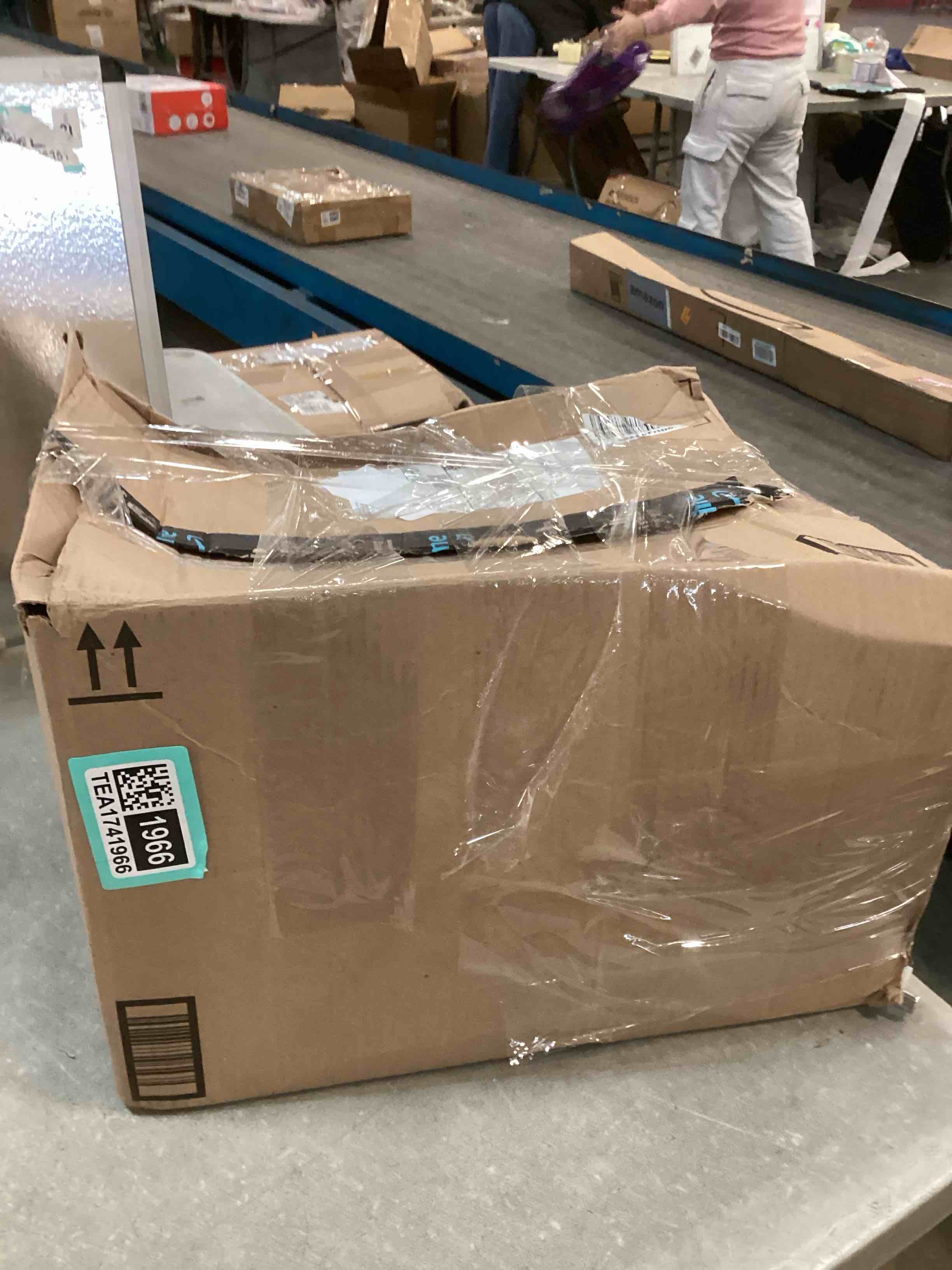 https://s3.amazonaws.com/lotting-images-prod/bidfta/TEA1741966_1733165067663.jpeg