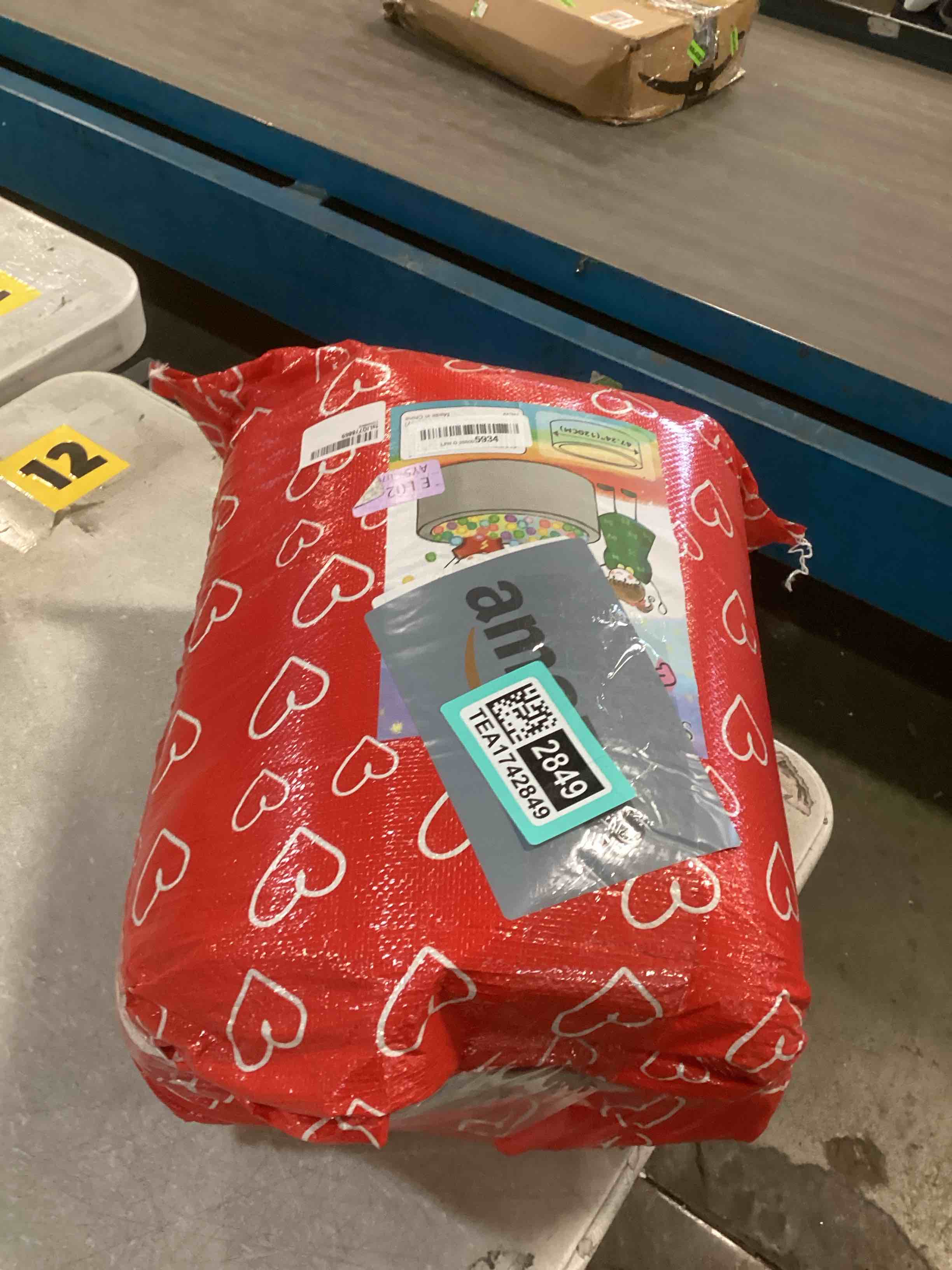 https://s3.amazonaws.com/lotting-images-prod/bidfta/TEA1742849_1733498809309.jpeg