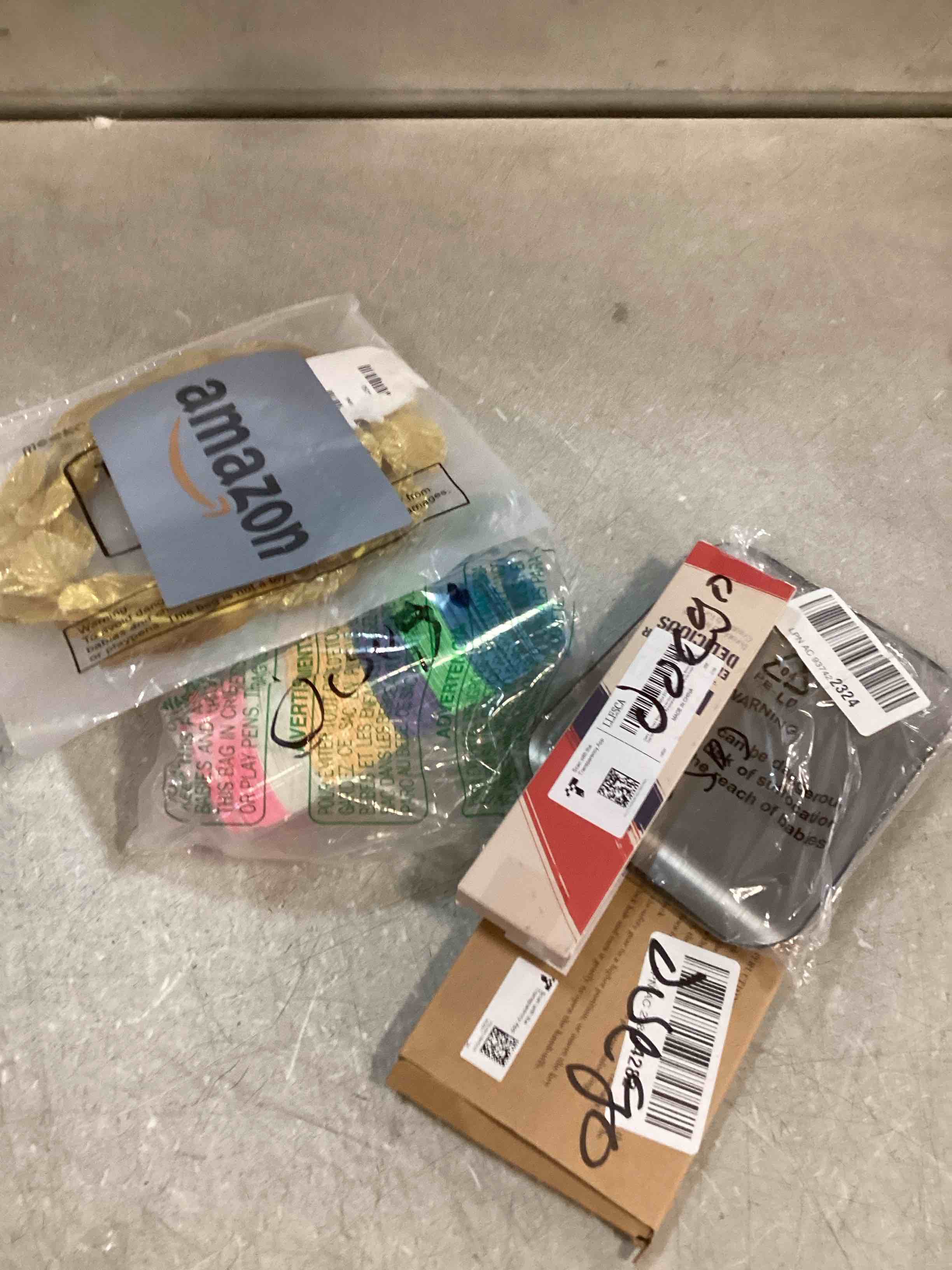 https://s3.amazonaws.com/lotting-images-prod/bidfta/TEA1742914_1733510733442.jpeg