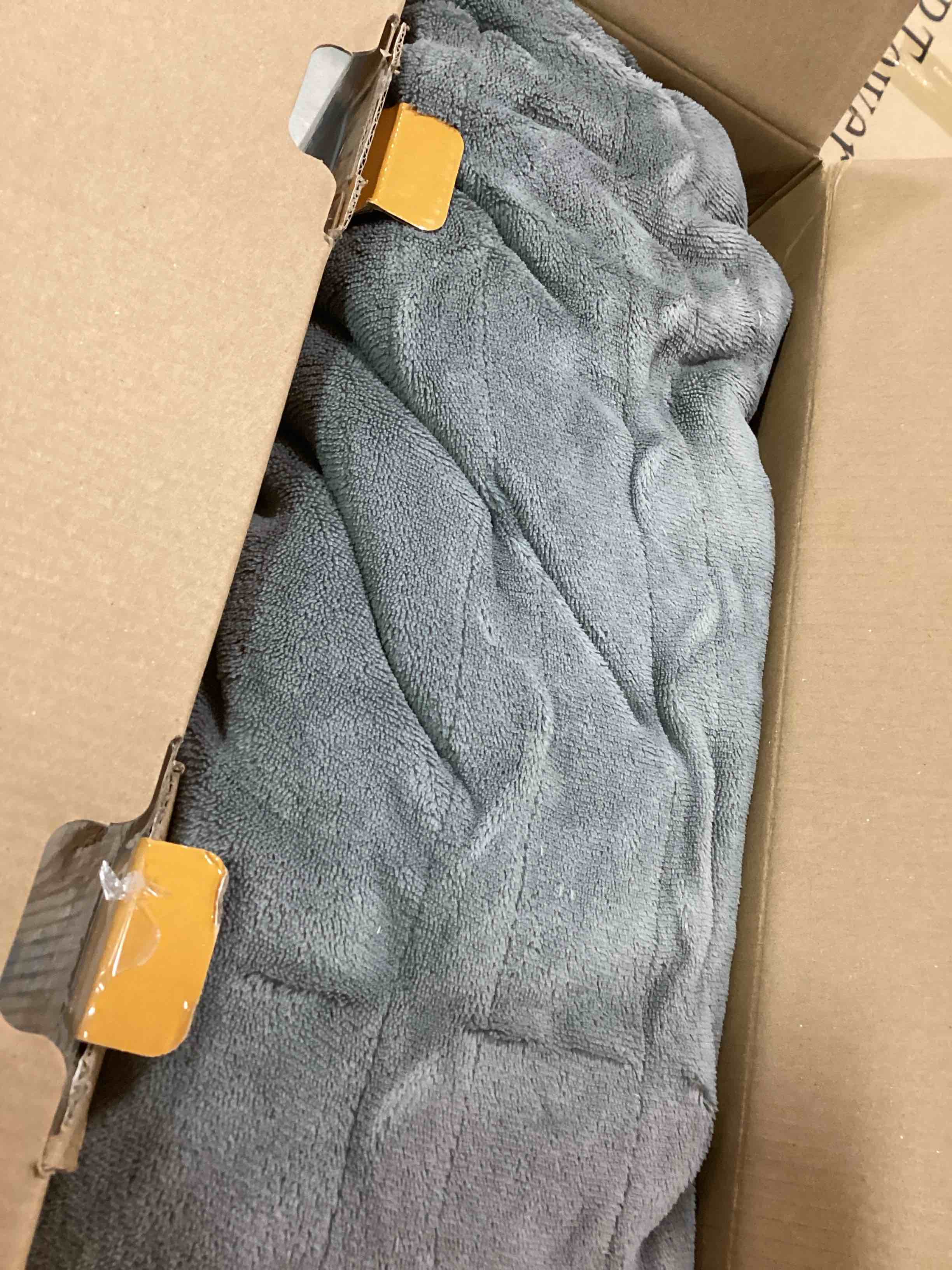 https://s3.amazonaws.com/lotting-images-prod/bidfta/TEA1751862_1733404128424.jpeg