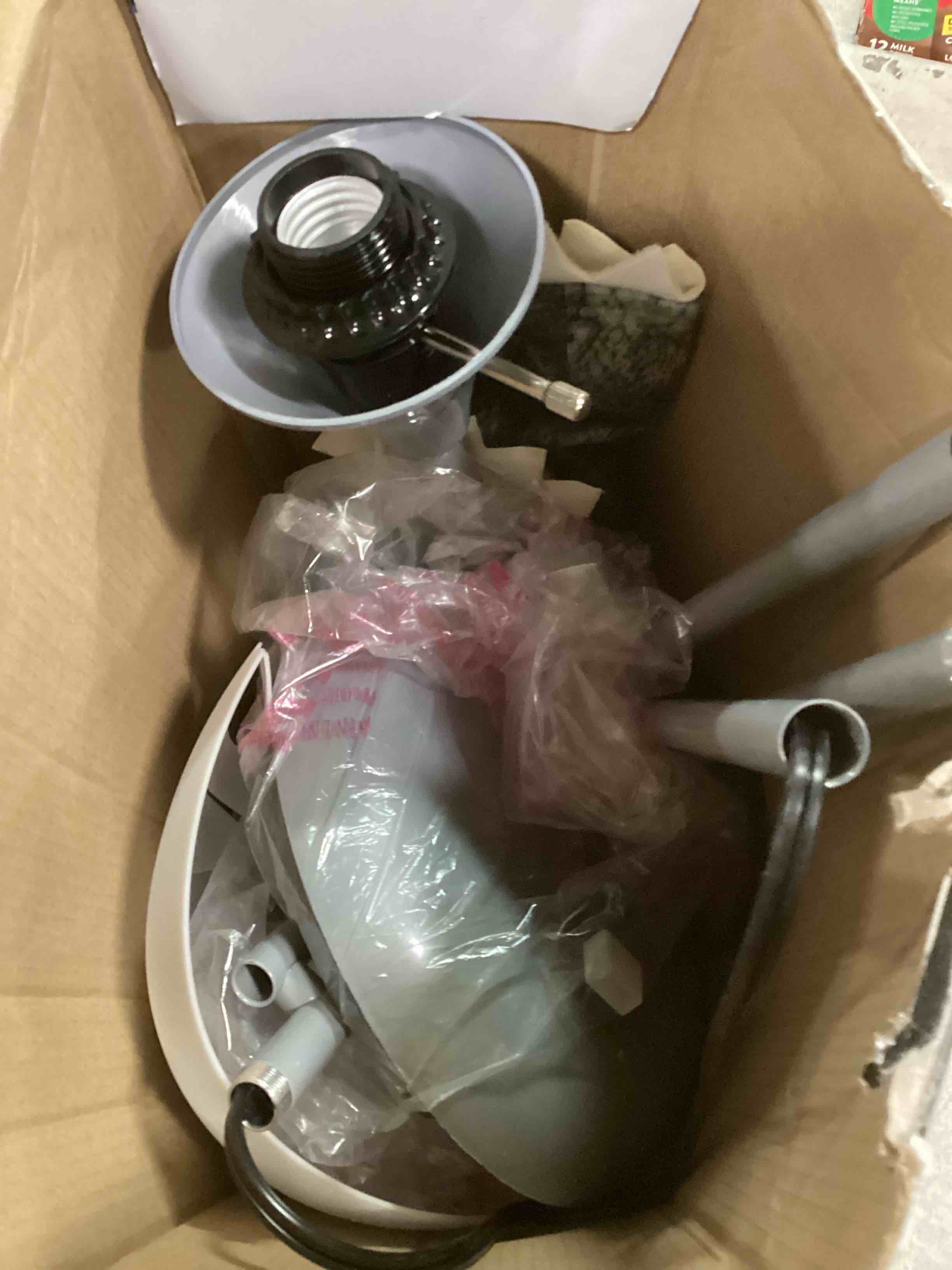 https://s3.amazonaws.com/lotting-images-prod/bidfta/TEA1752136_1733429475466.jpeg