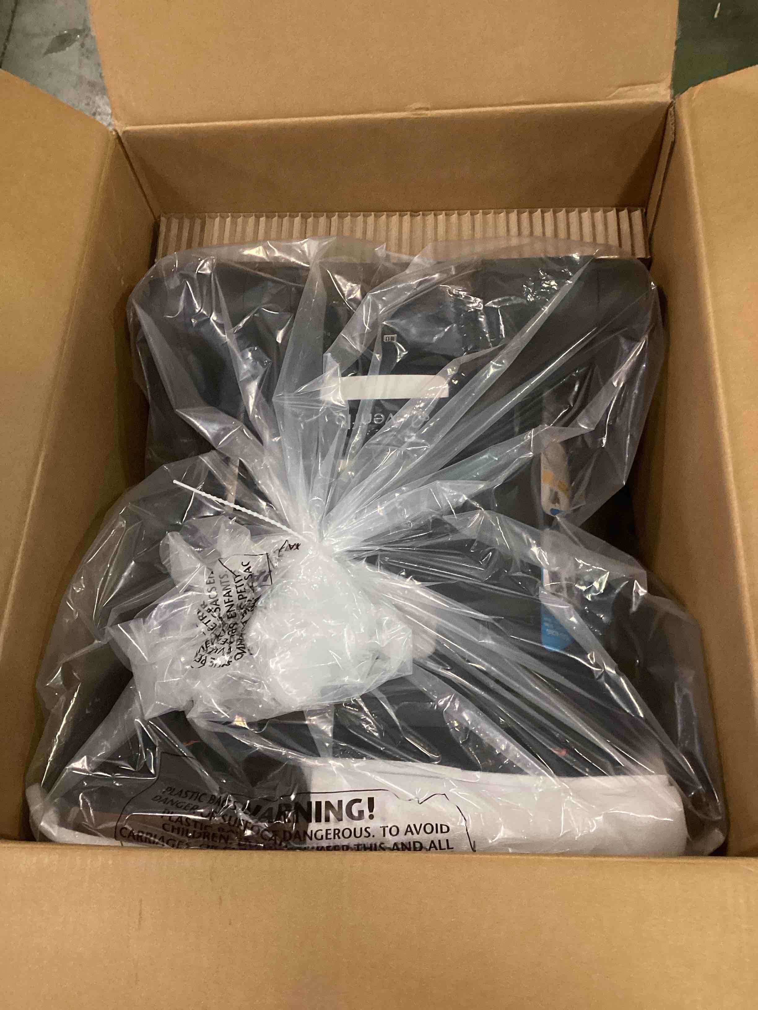https://s3.amazonaws.com/lotting-images-prod/bidfta/TEA1752405_1733767130517.jpeg