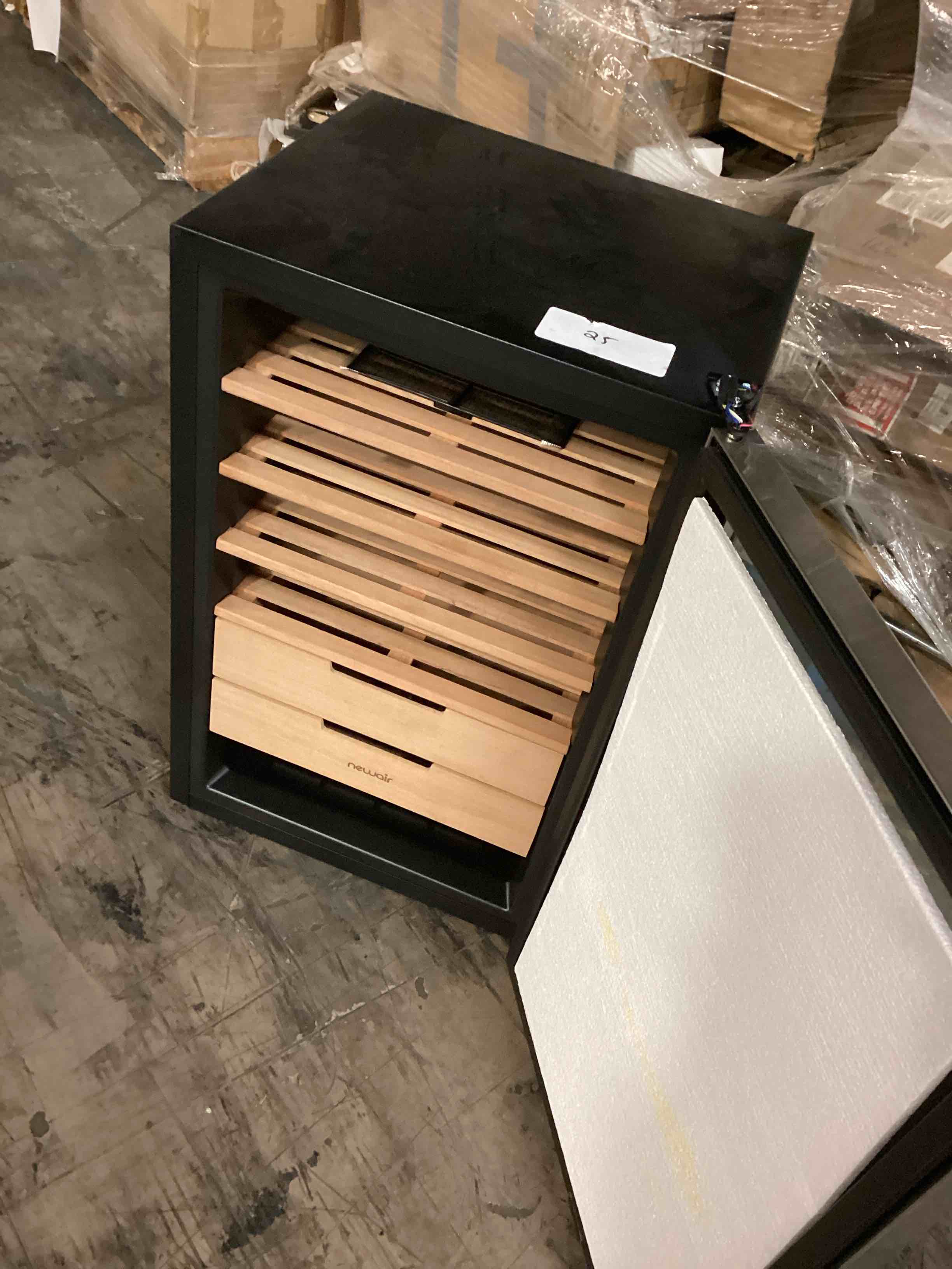 https://s3.amazonaws.com/lotting-images-prod/bidfta/TEA1756553_1733931873624.jpeg