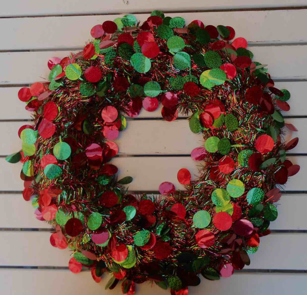 Christmas Wreath, Sequins Tinsel Christmas Wreath Battery Operated with Warm White Lights, Outdoor Indoor Christmas Decorations Lighted Wreath for Front Door Wall Decor