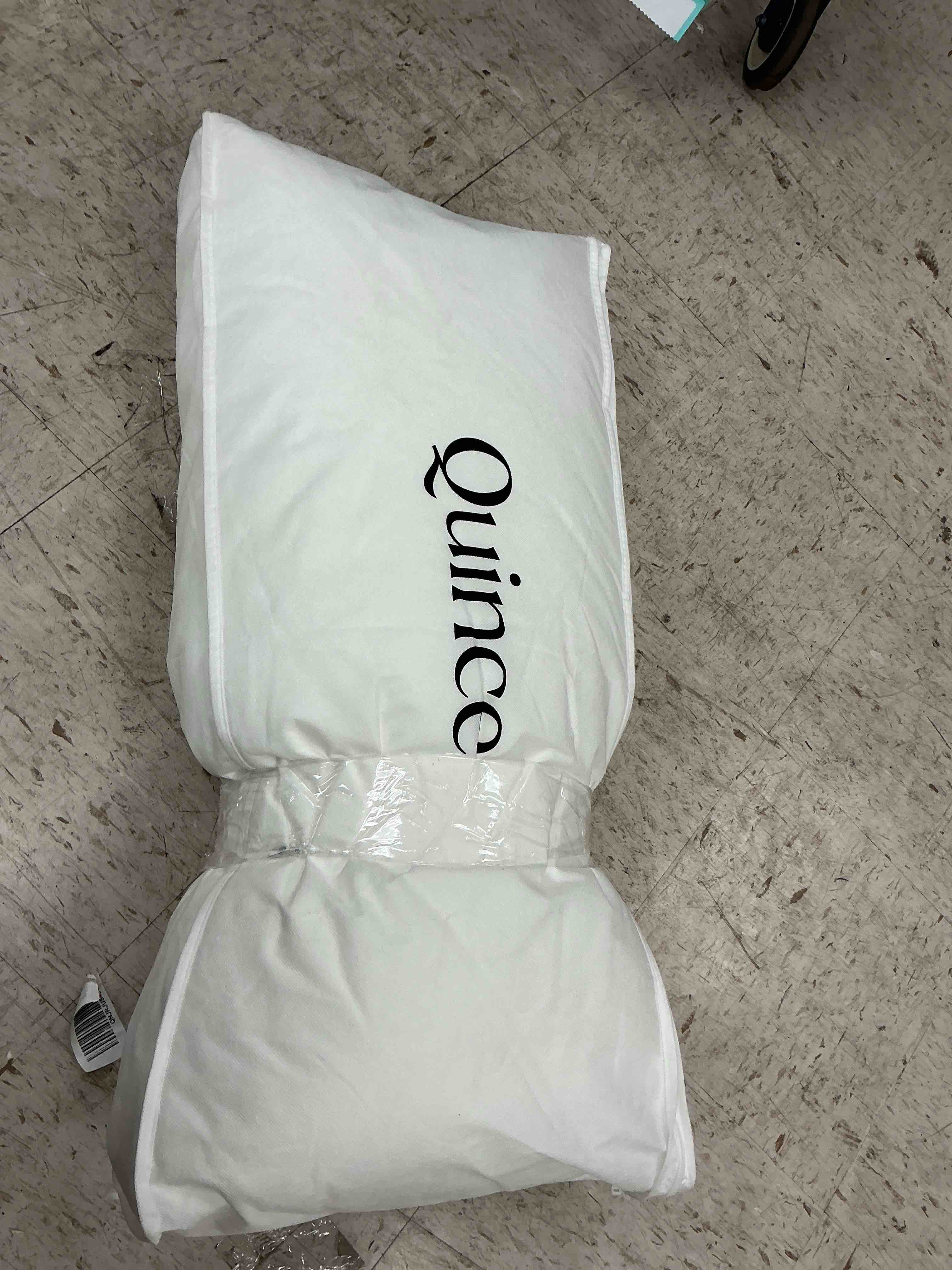 Condition photo showing Good Condition for quince king pillow