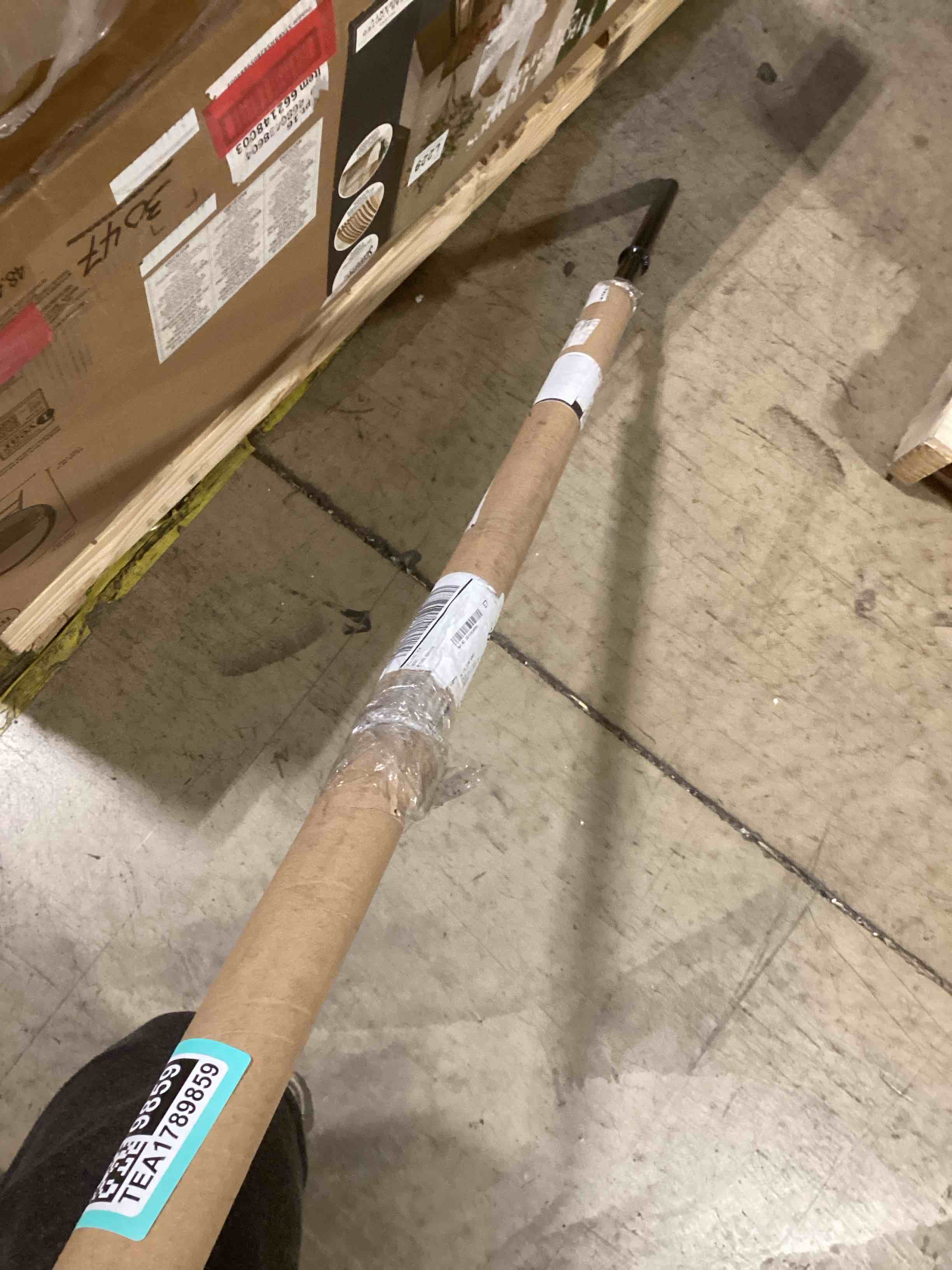 fitvids 5 ft stardard barbell for weightlifting and power lifting â€“ 300 pound capacity â€“black