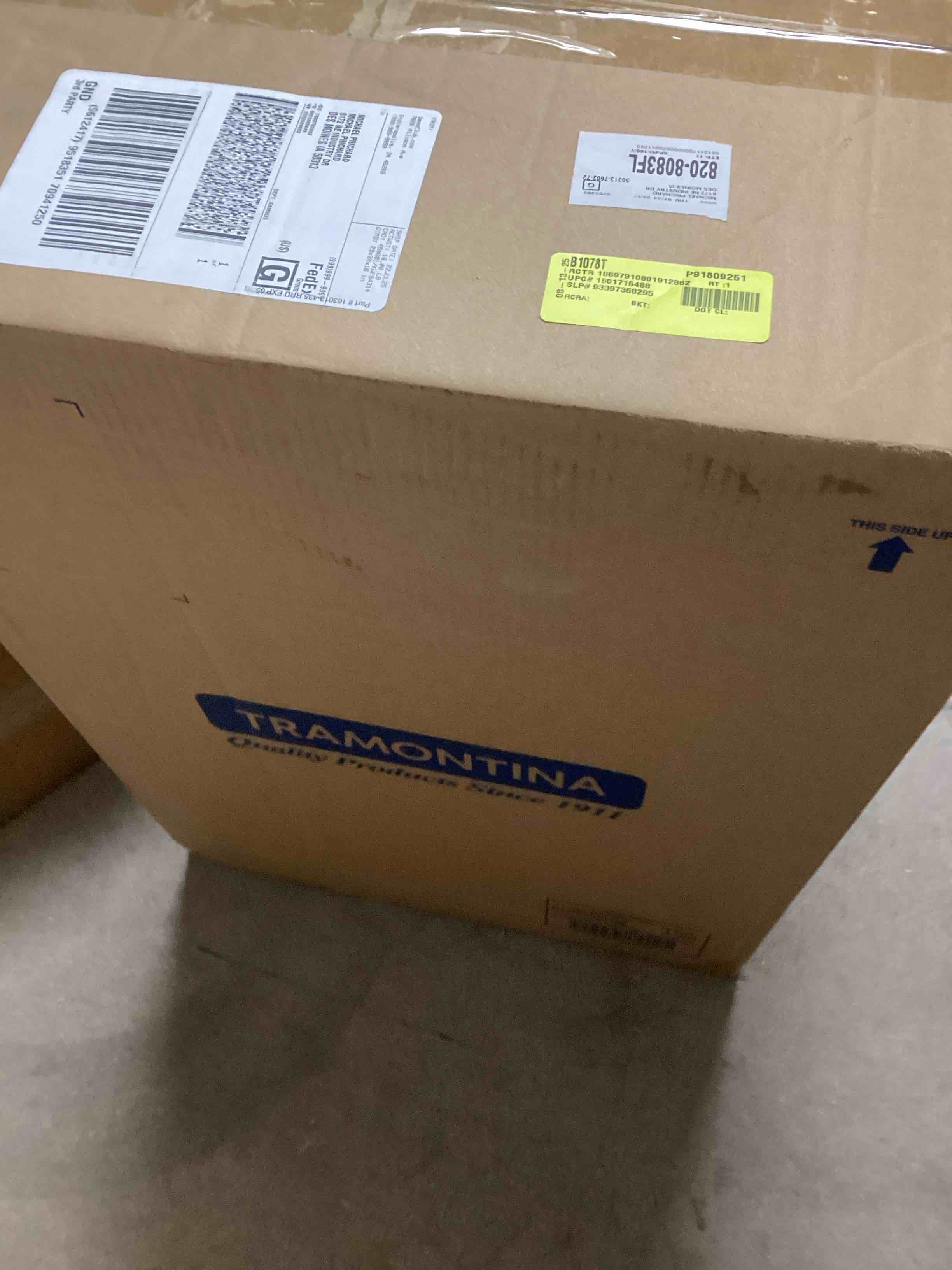 https://s3.amazonaws.com/lotting-images-prod/bidfta/TEA1842733_1755626808188.jpeg