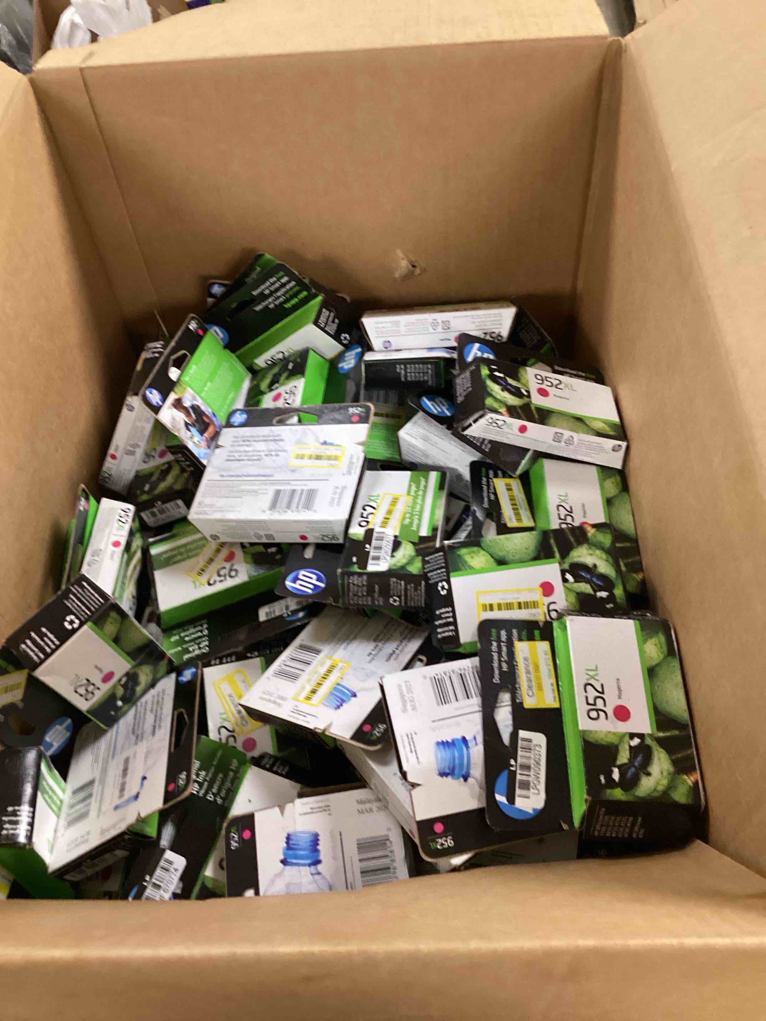 https://s3.amazonaws.com/lotting-images-prod/bidfta/TEA1844495_1746388619094.jpeg
